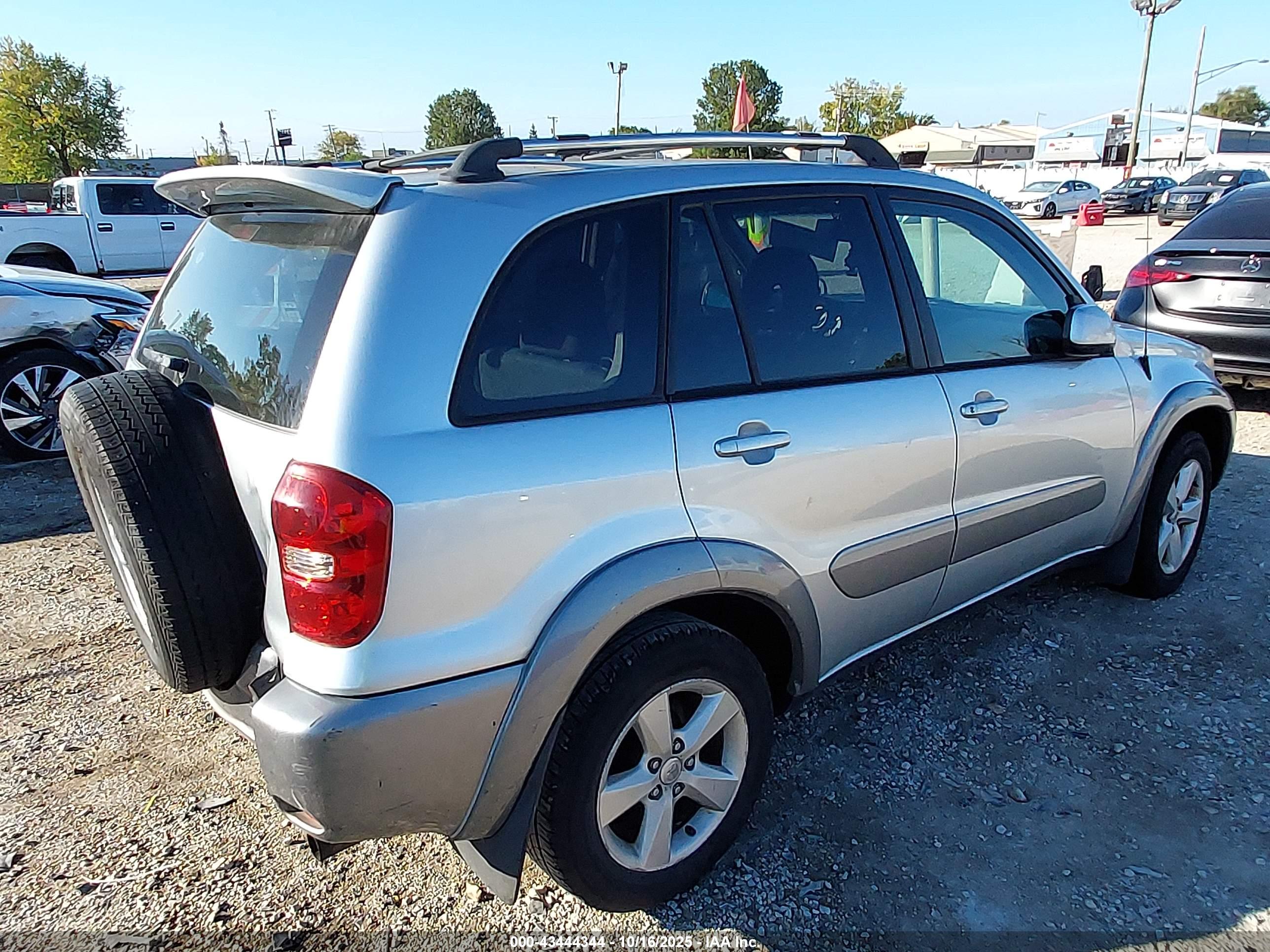 TOYOTA RAV4 image 4