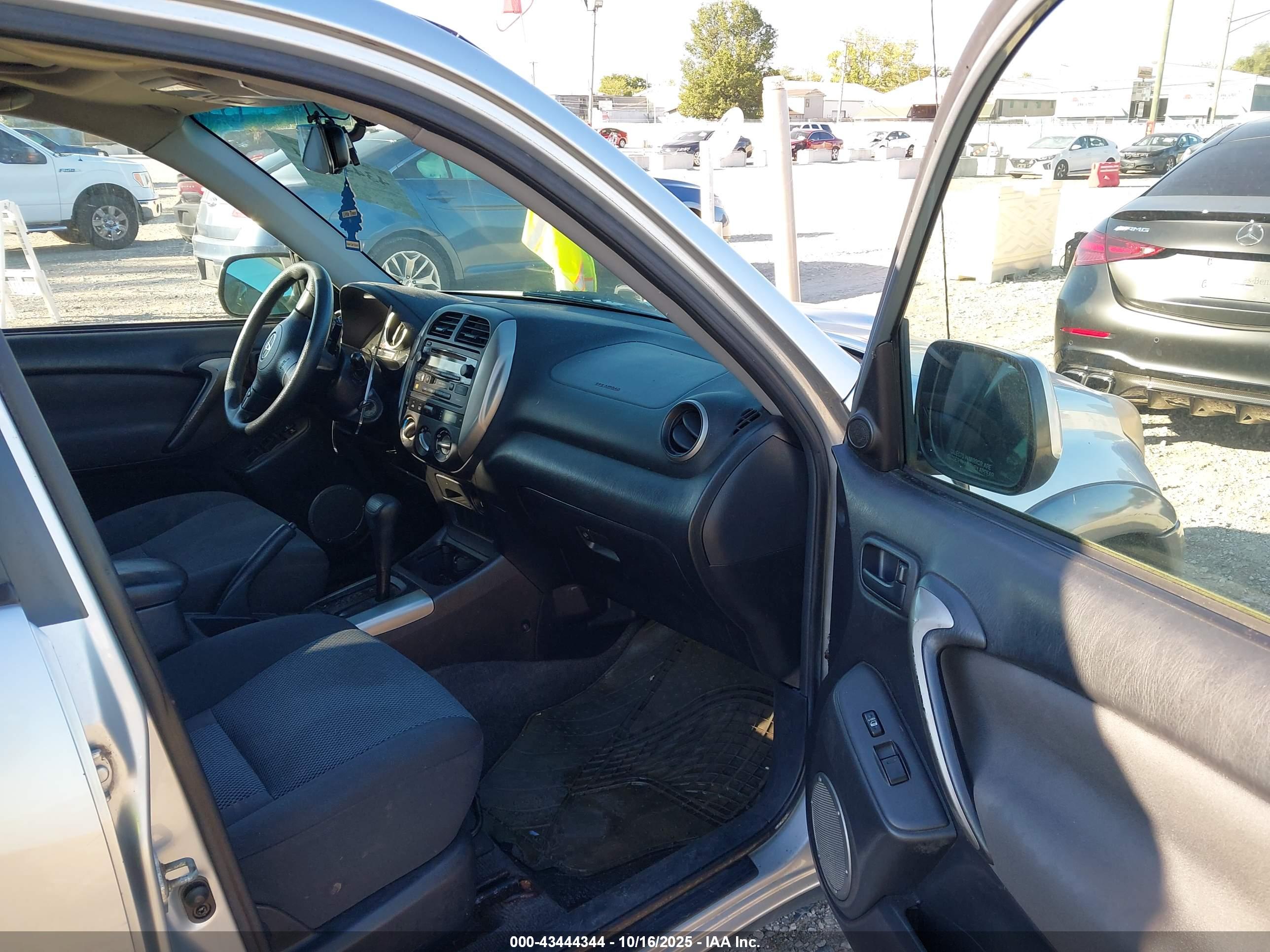 TOYOTA RAV4 image 5