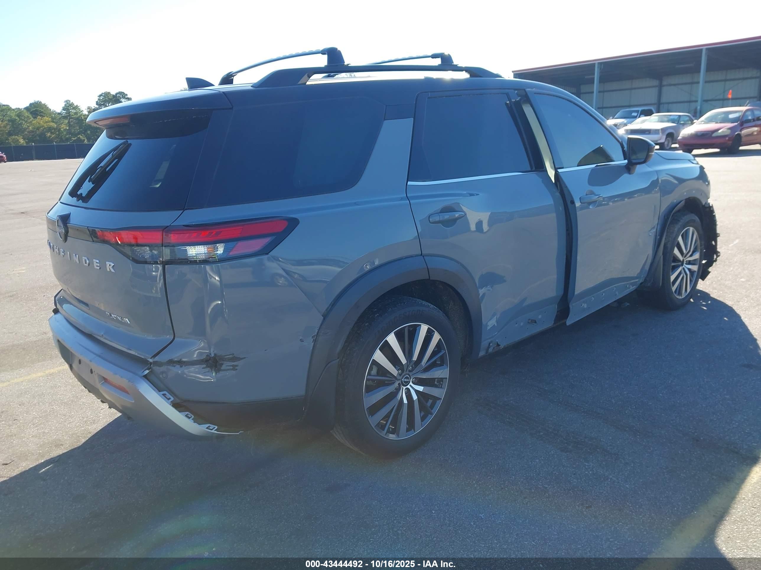 NISSAN PATHFINDER image 4