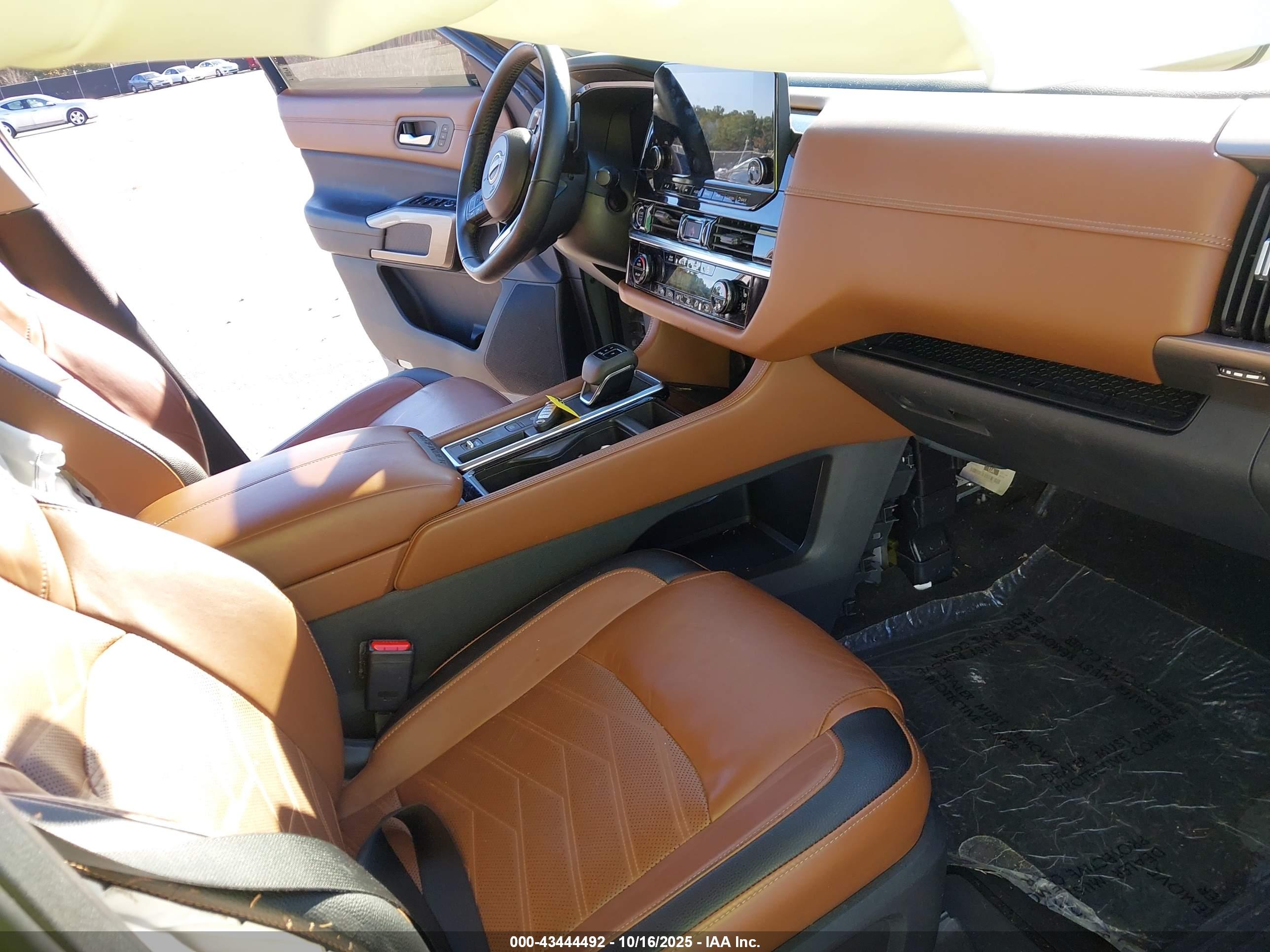 NISSAN PATHFINDER image 5