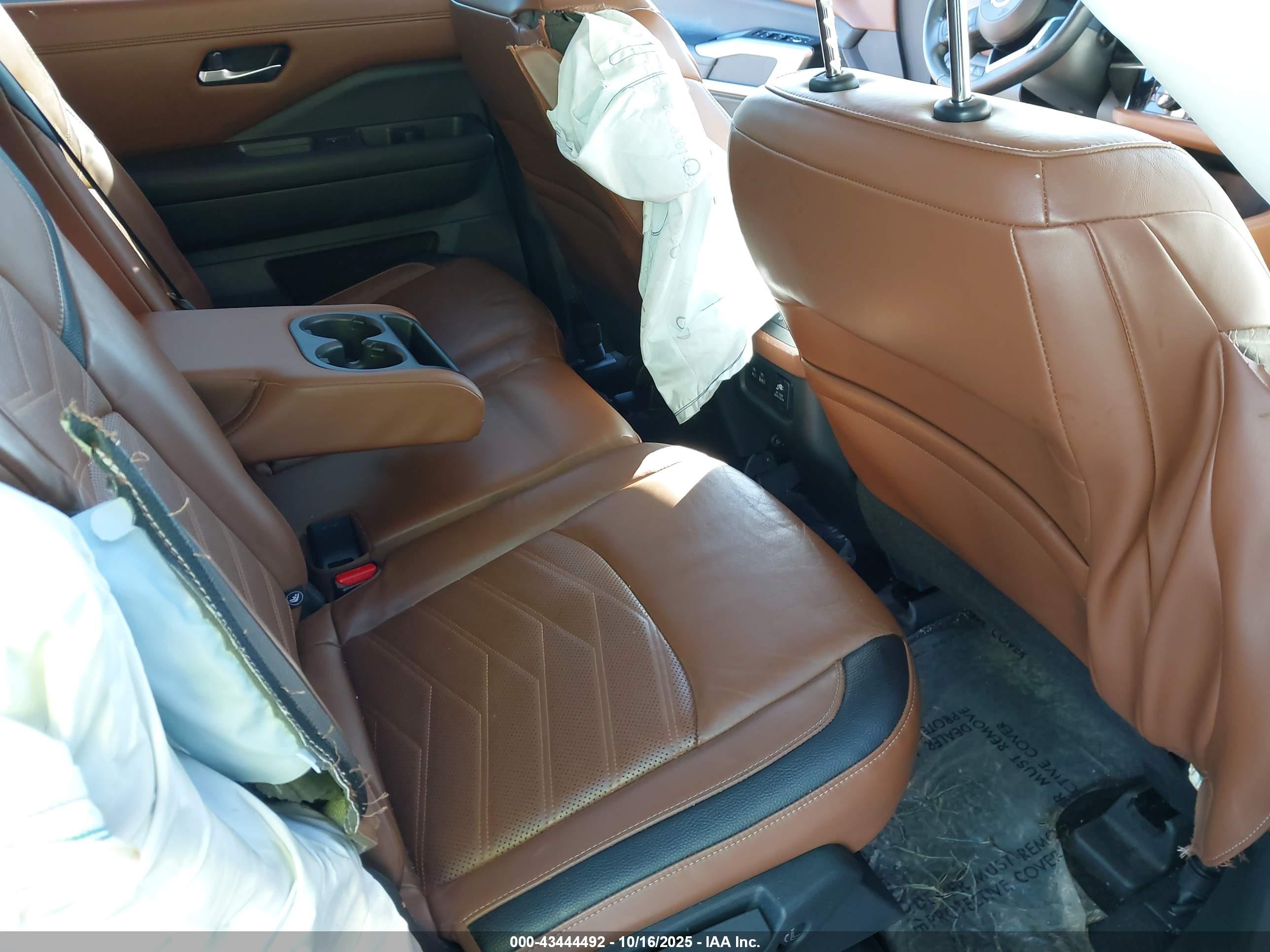 NISSAN PATHFINDER image 8