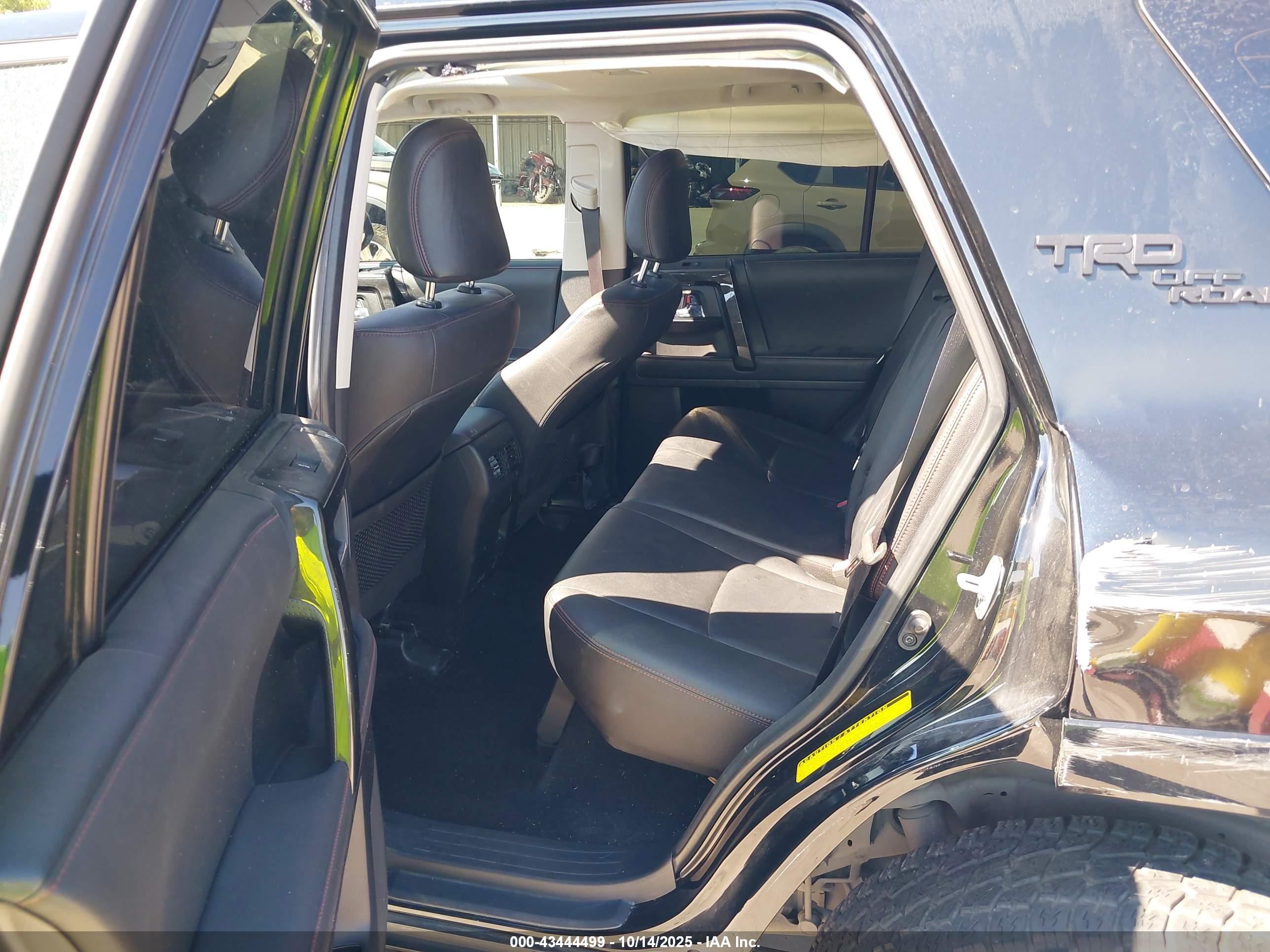 TOYOTA 4RUNNER image 8