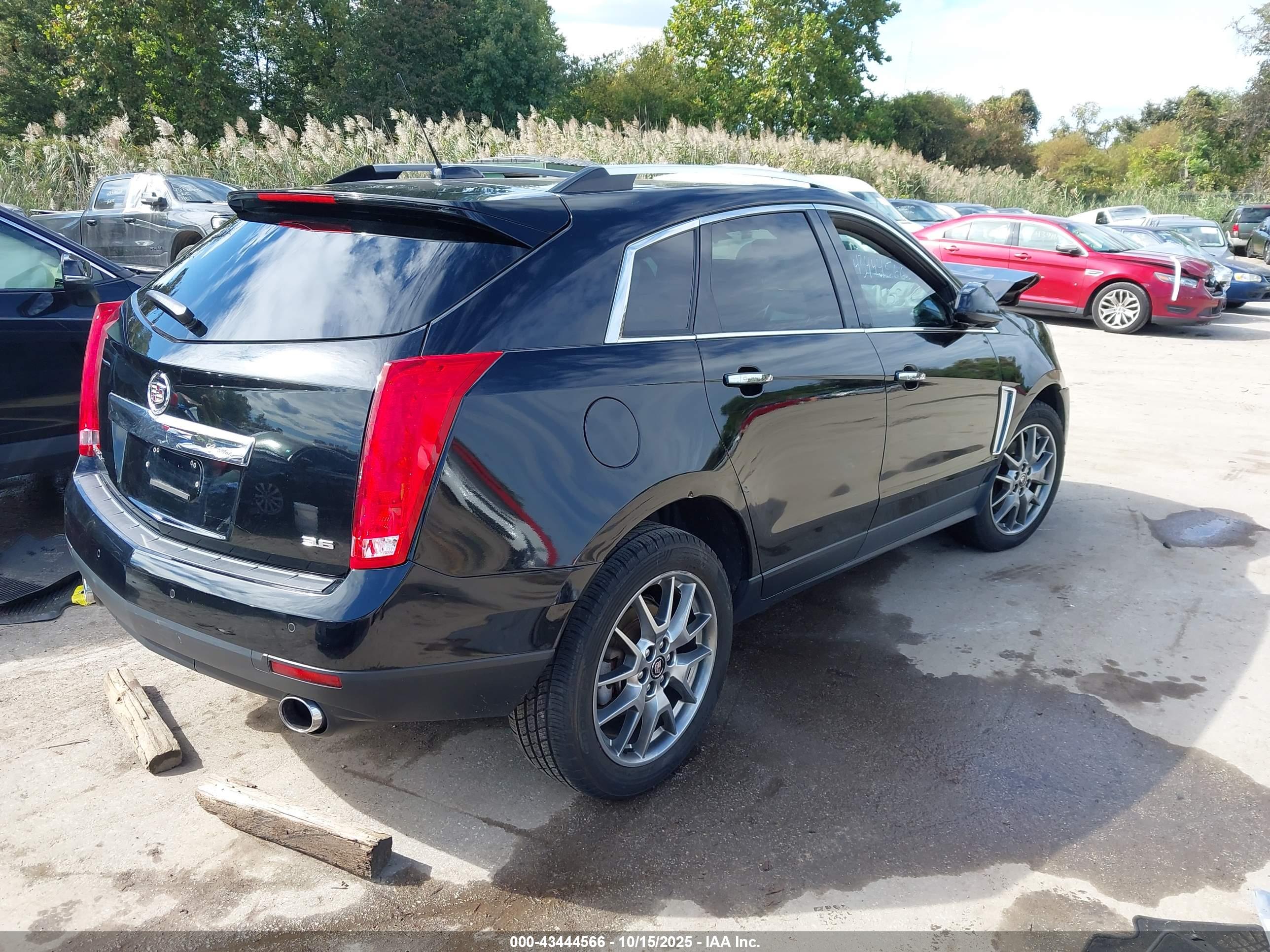 CADILLAC SRX image 4