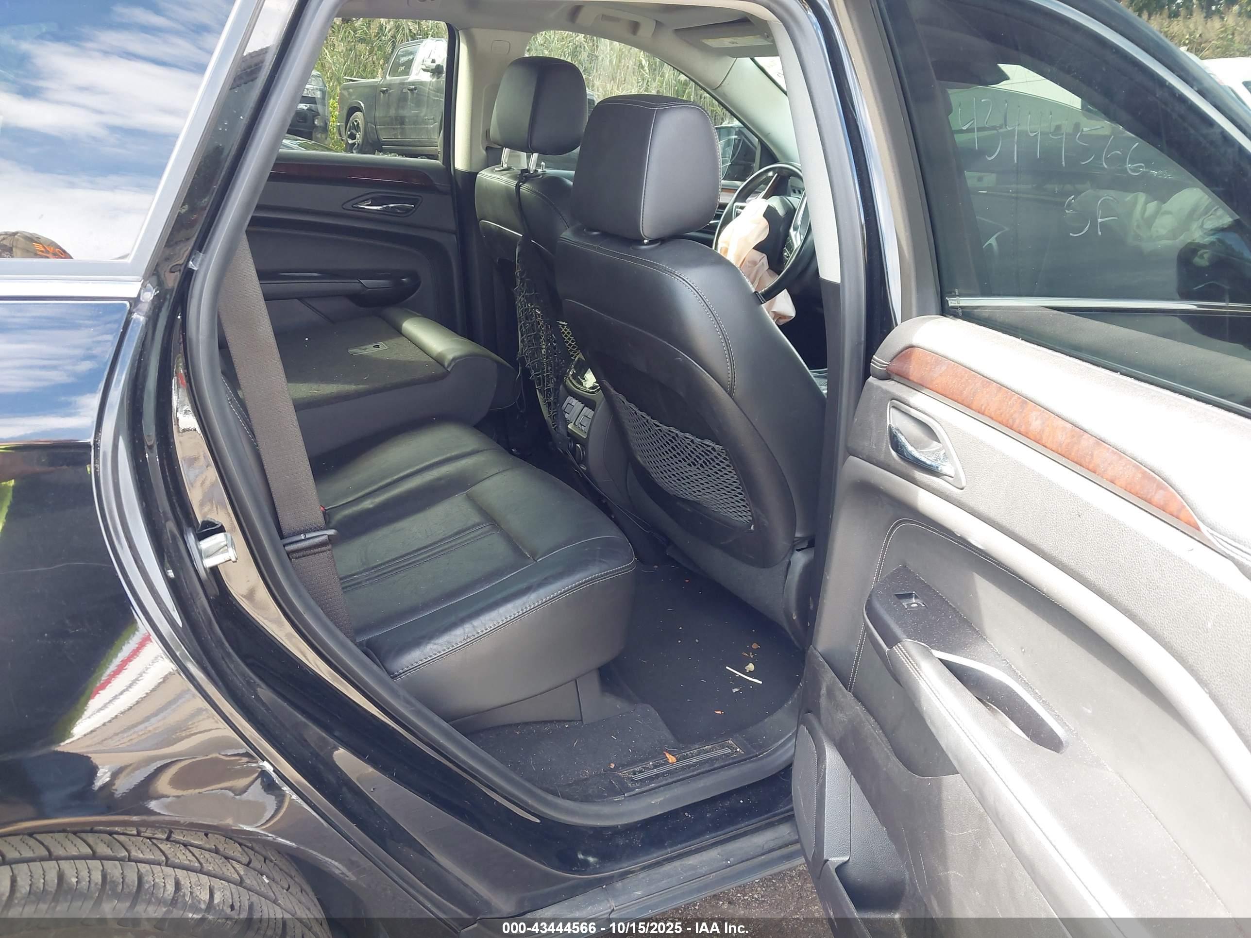 CADILLAC SRX image 8