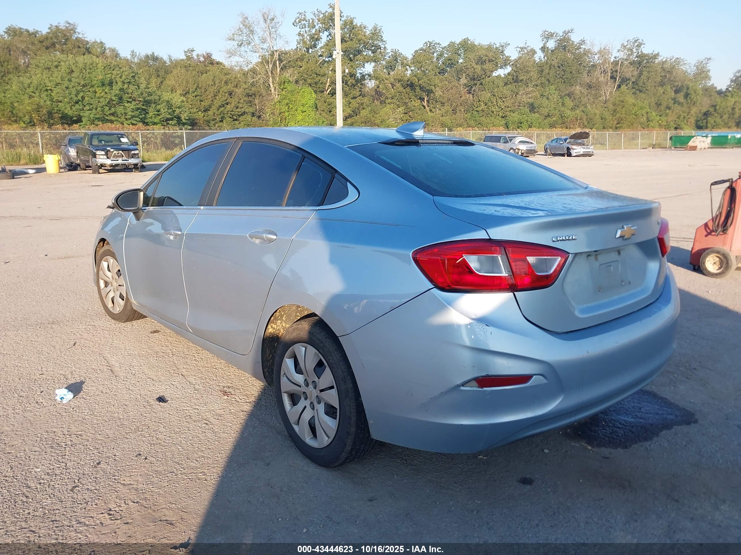 CHEVROLET CRUZE image 3