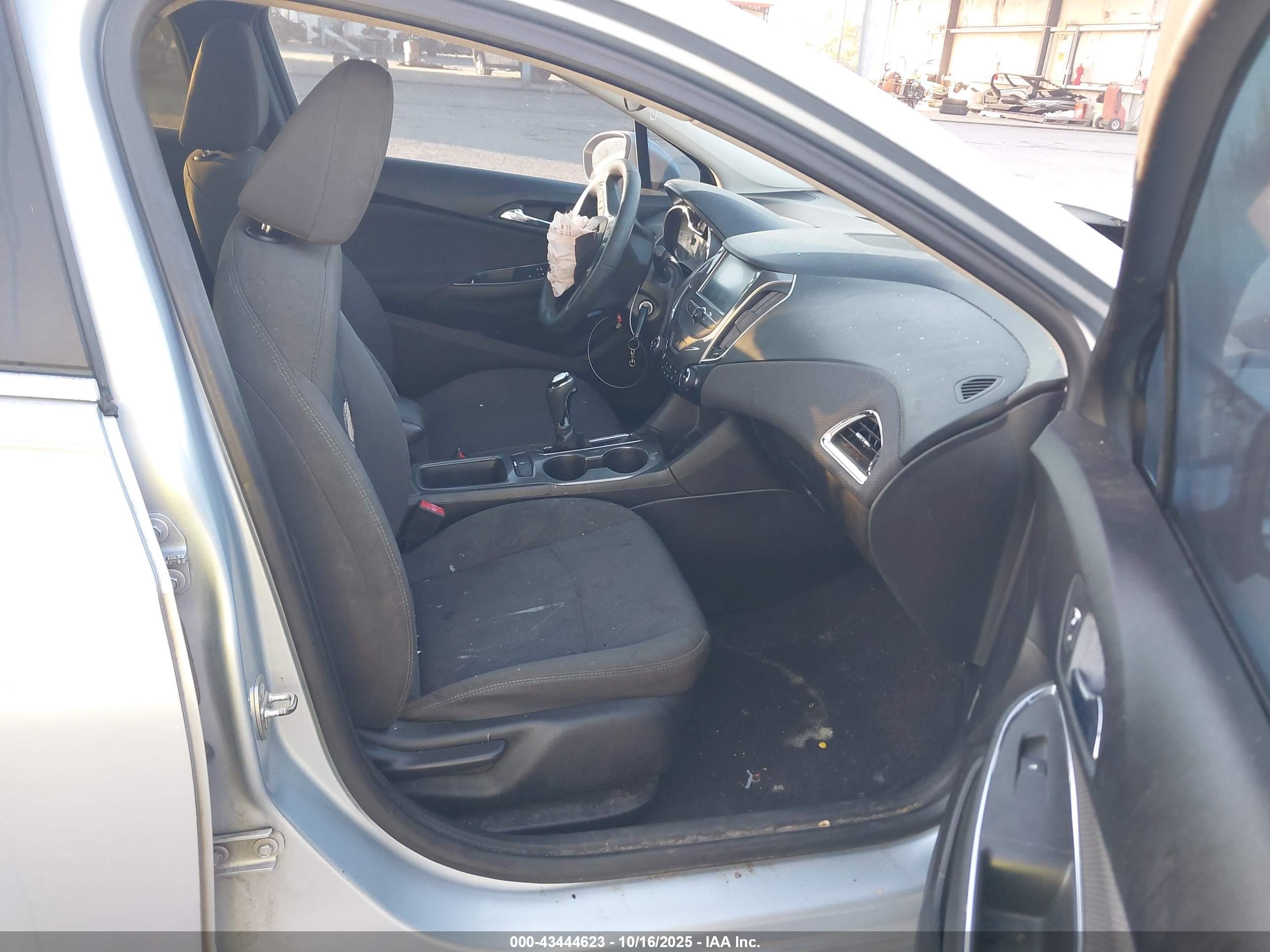 CHEVROLET CRUZE image 5