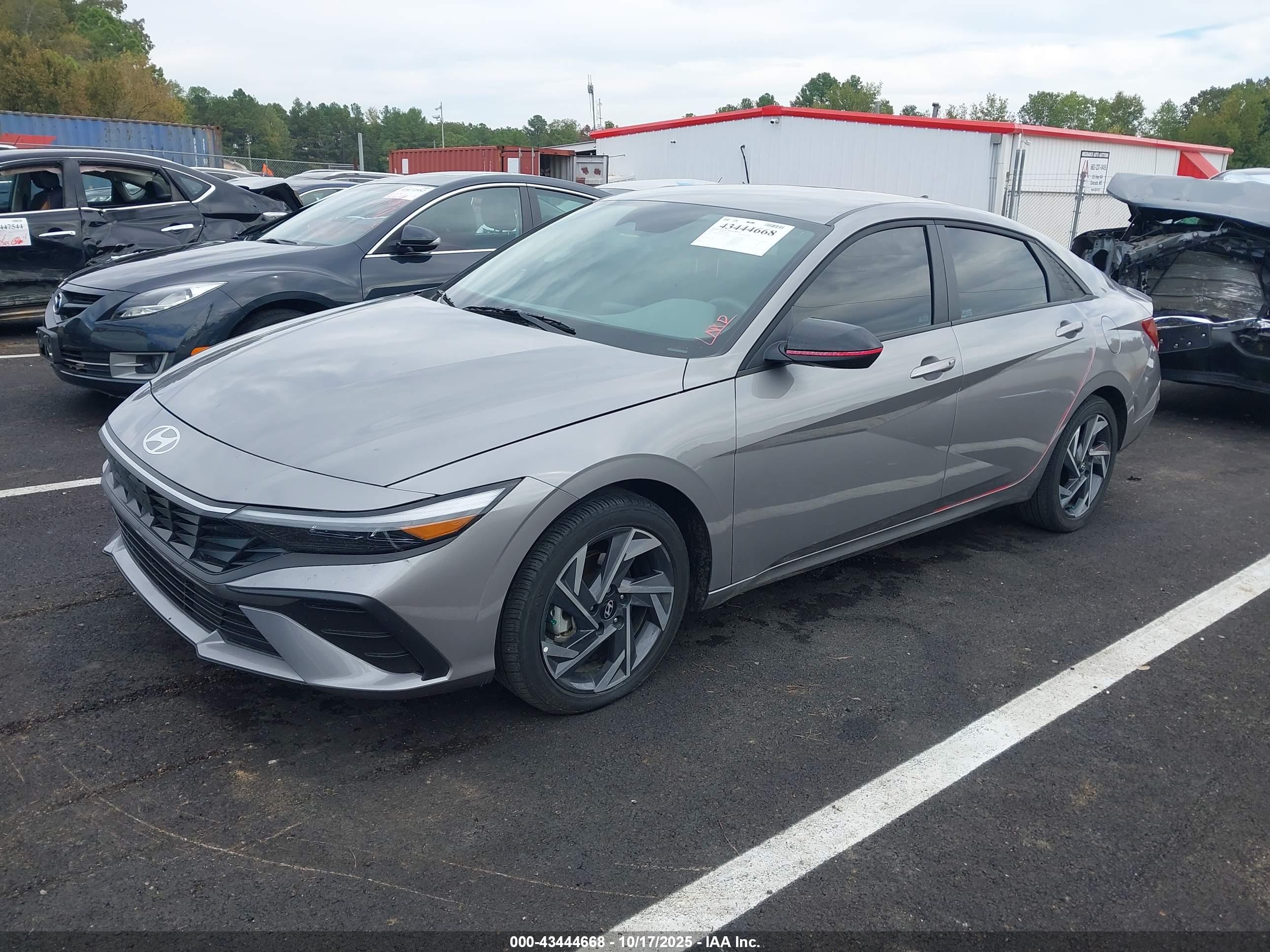 HYUNDAI ELANTRA image 2