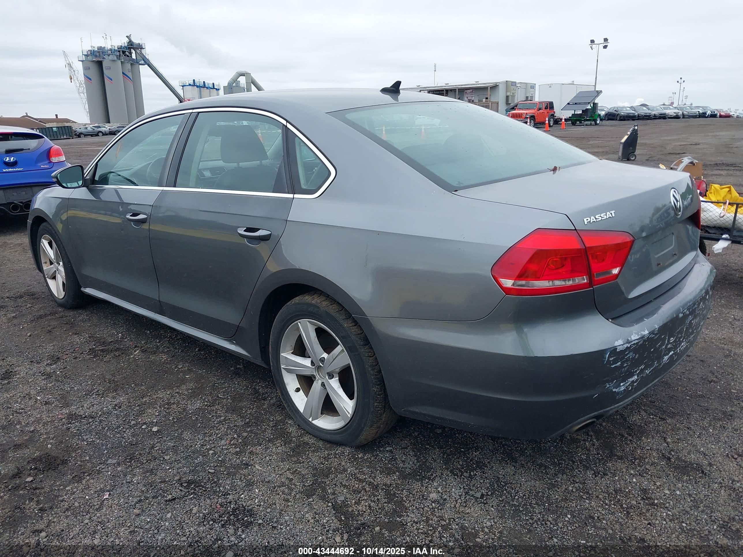 VOLKSWAGEN PASSAT image 3