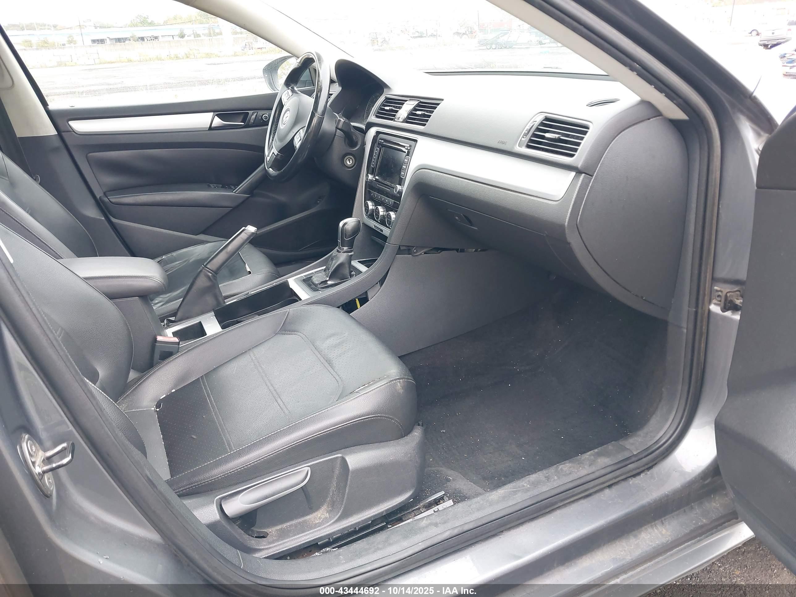 VOLKSWAGEN PASSAT image 5
