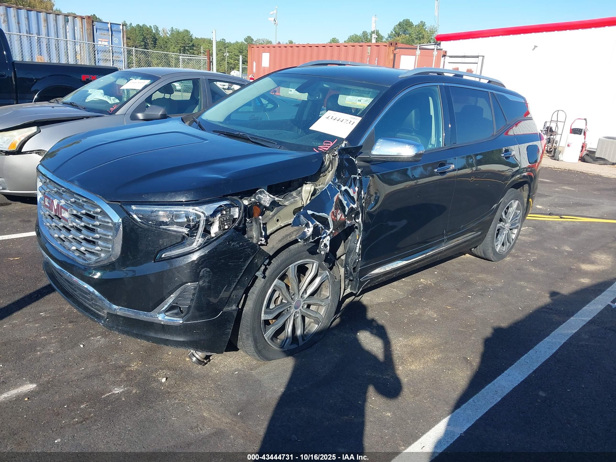 GMC TERRAIN image 2