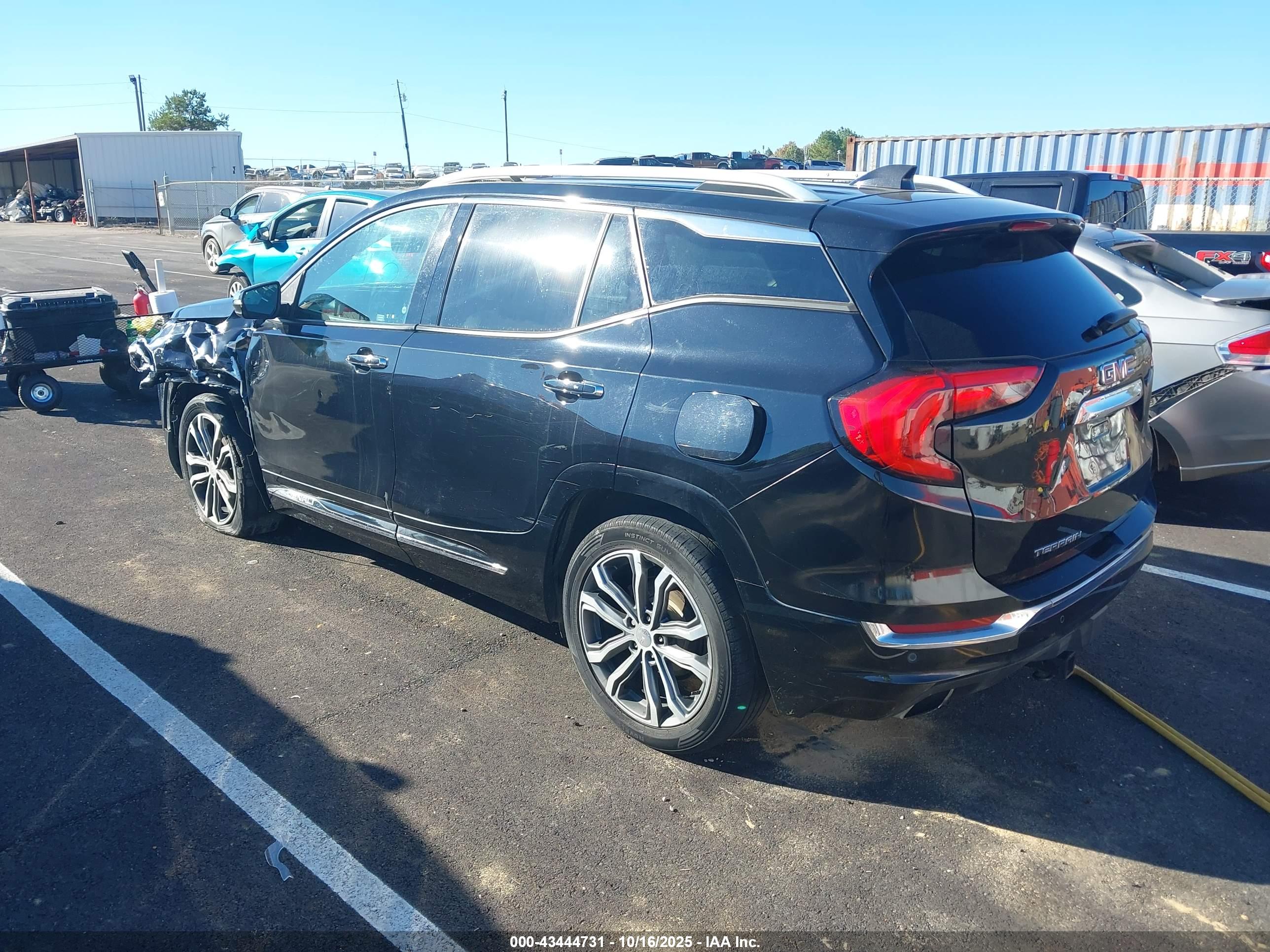 GMC TERRAIN image 3