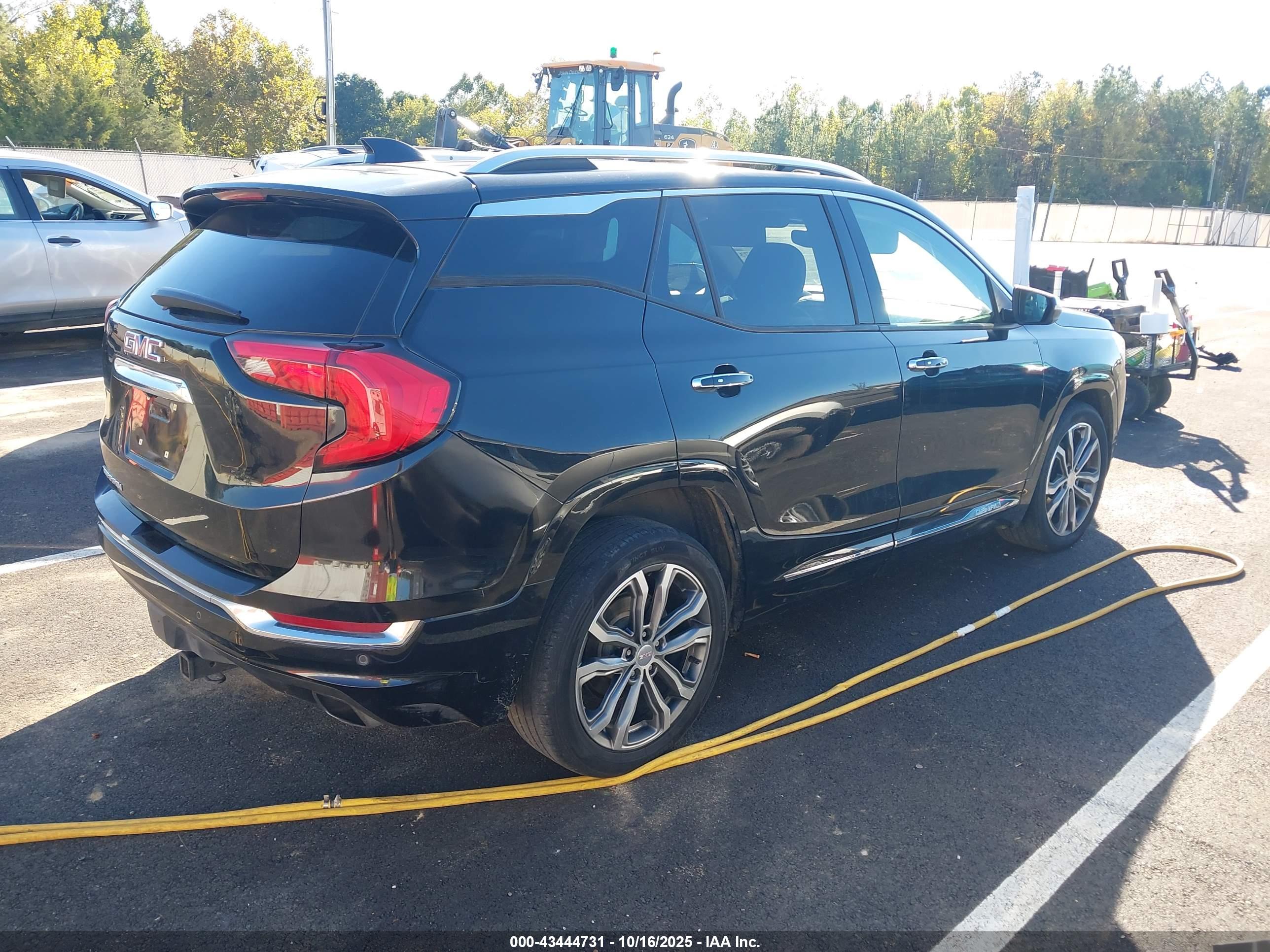 GMC TERRAIN image 4
