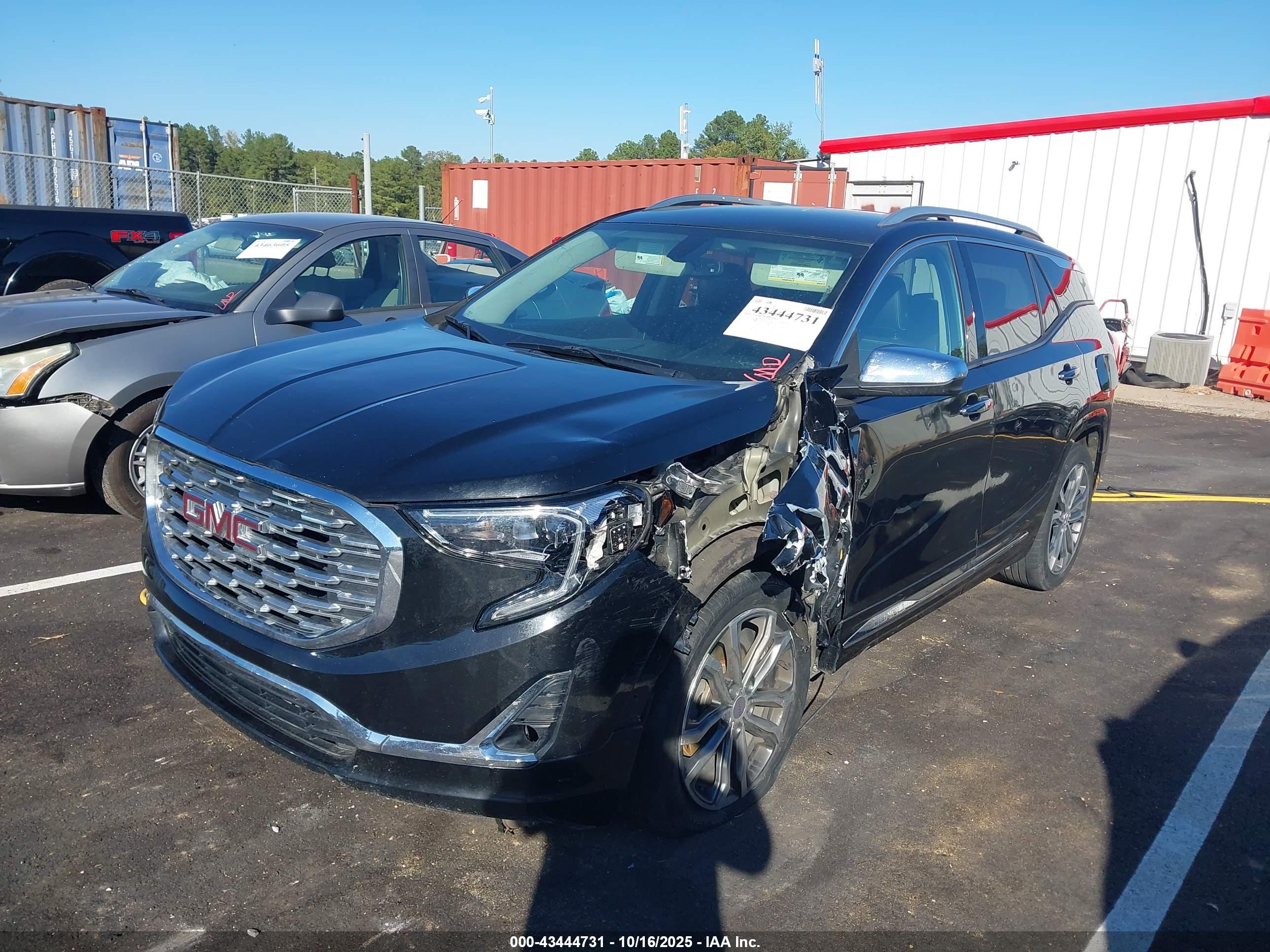 GMC TERRAIN image 6