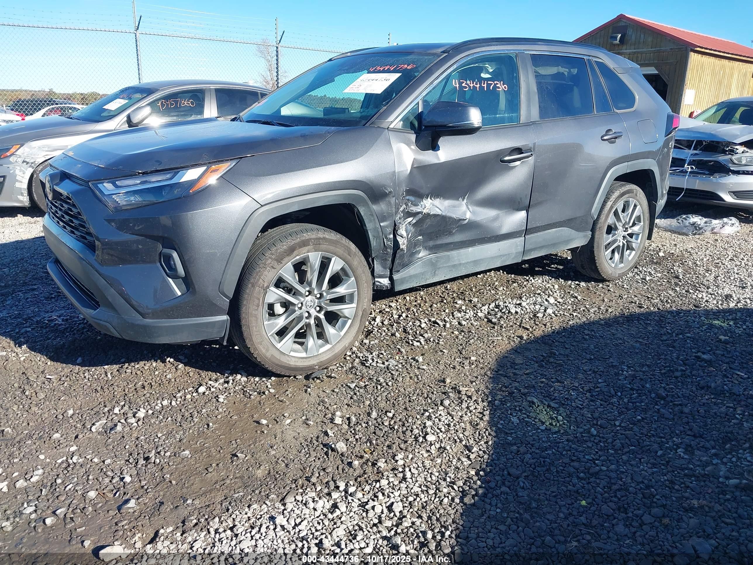 TOYOTA RAV4 image 2