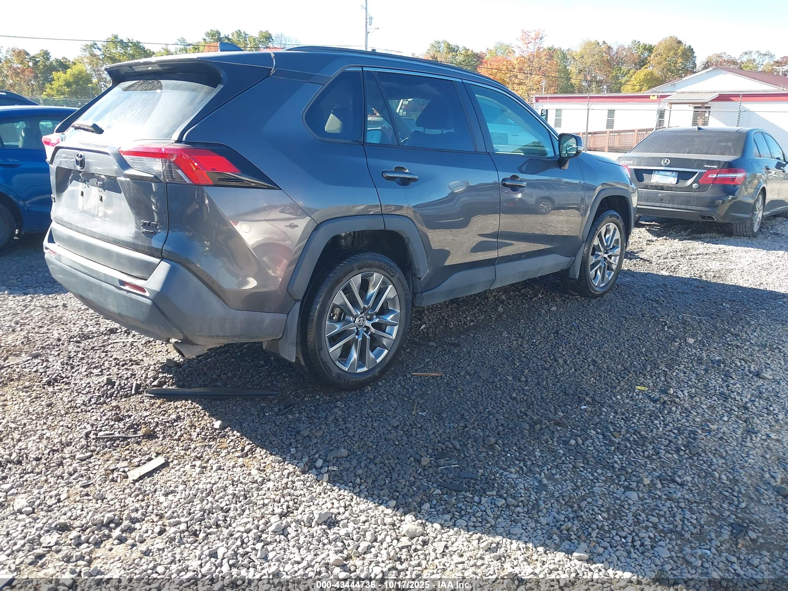 TOYOTA RAV4 image 4