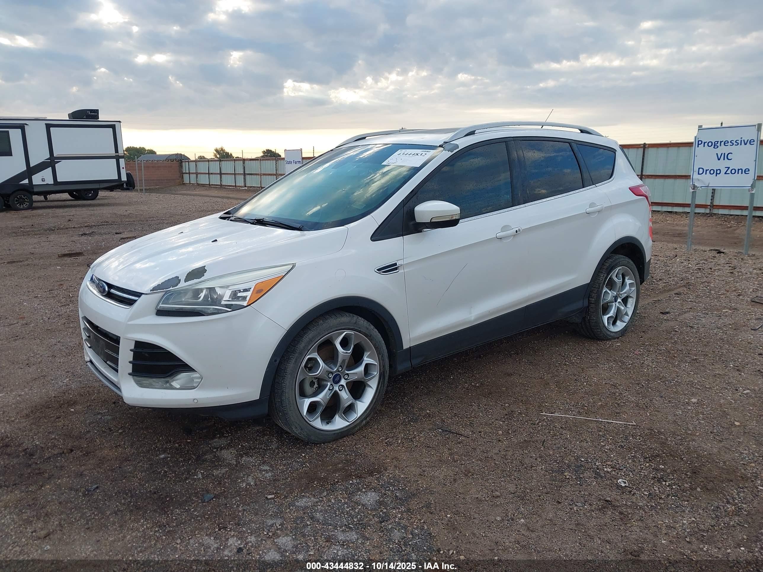 FORD ESCAPE image 2