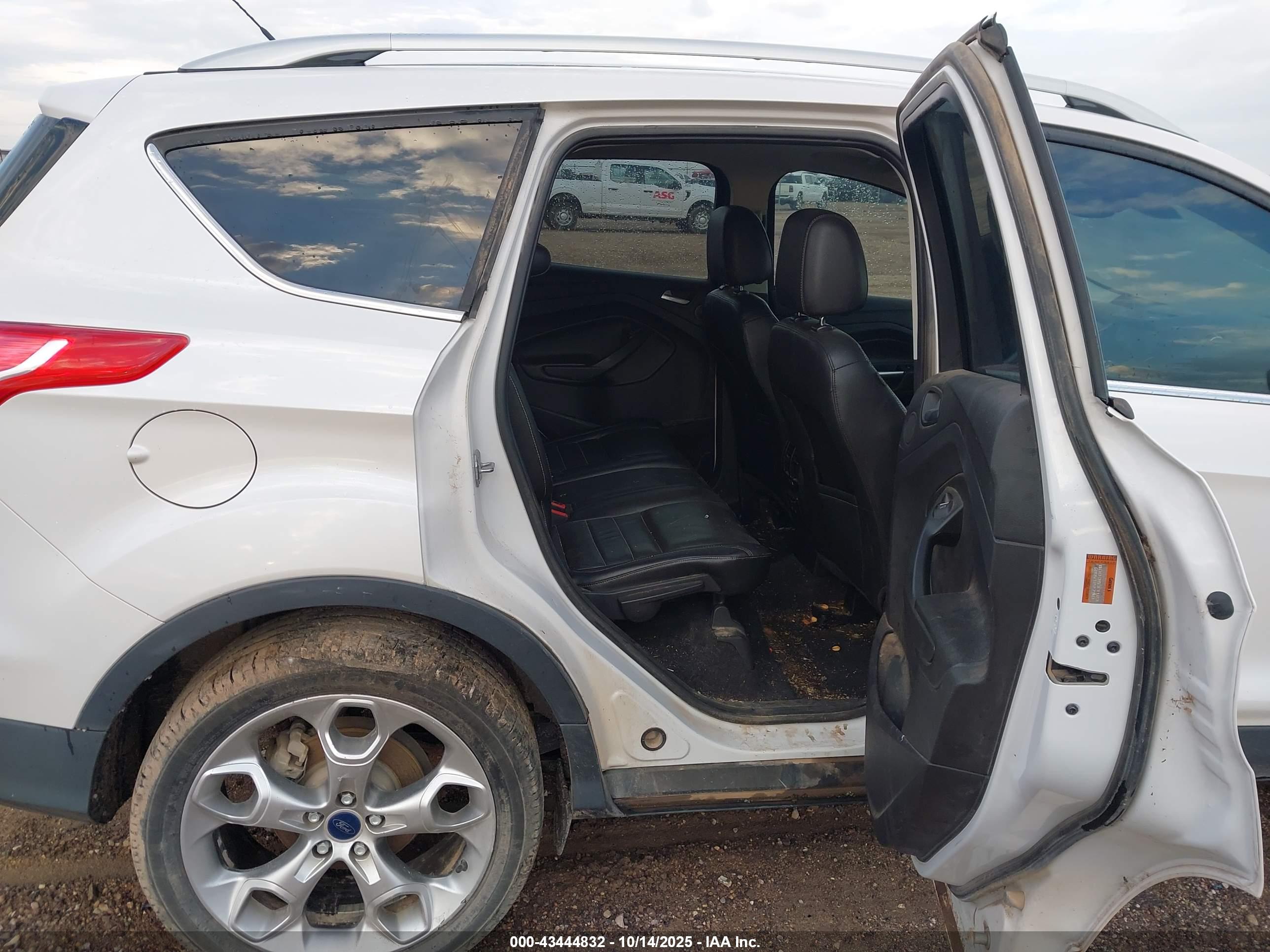 FORD ESCAPE image 8