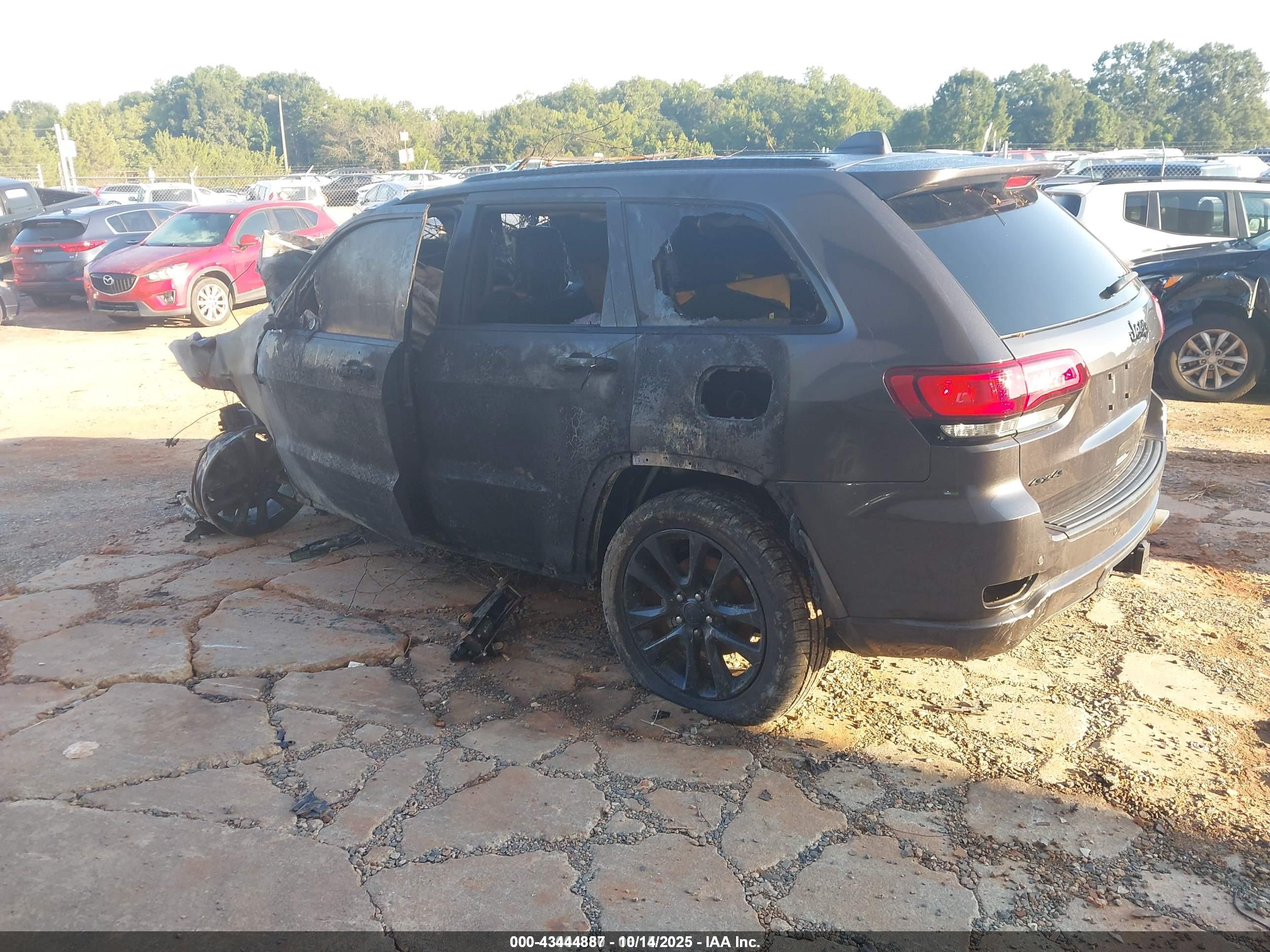 JEEP GRAND image 3