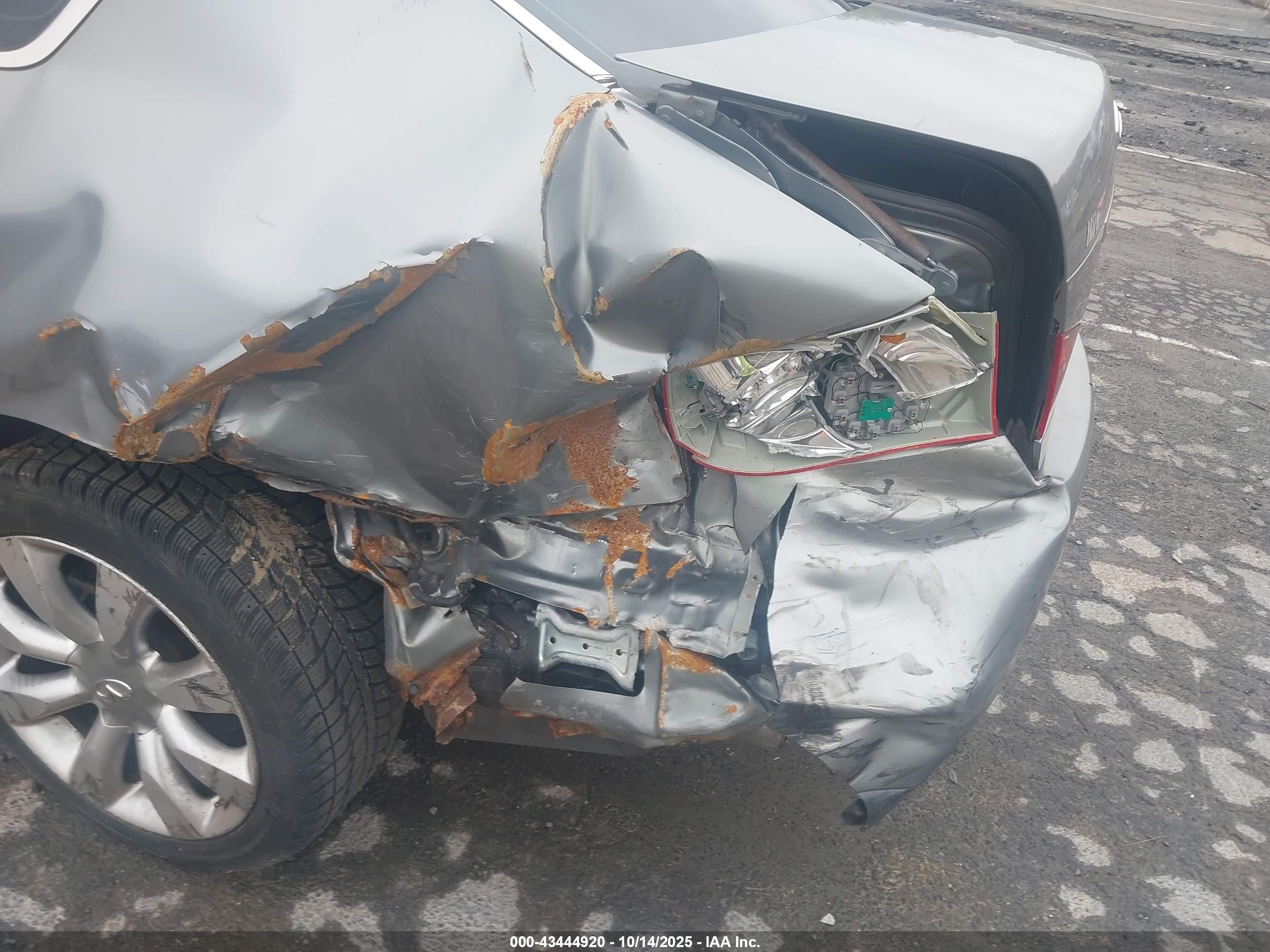 INFINITI M35X image 6