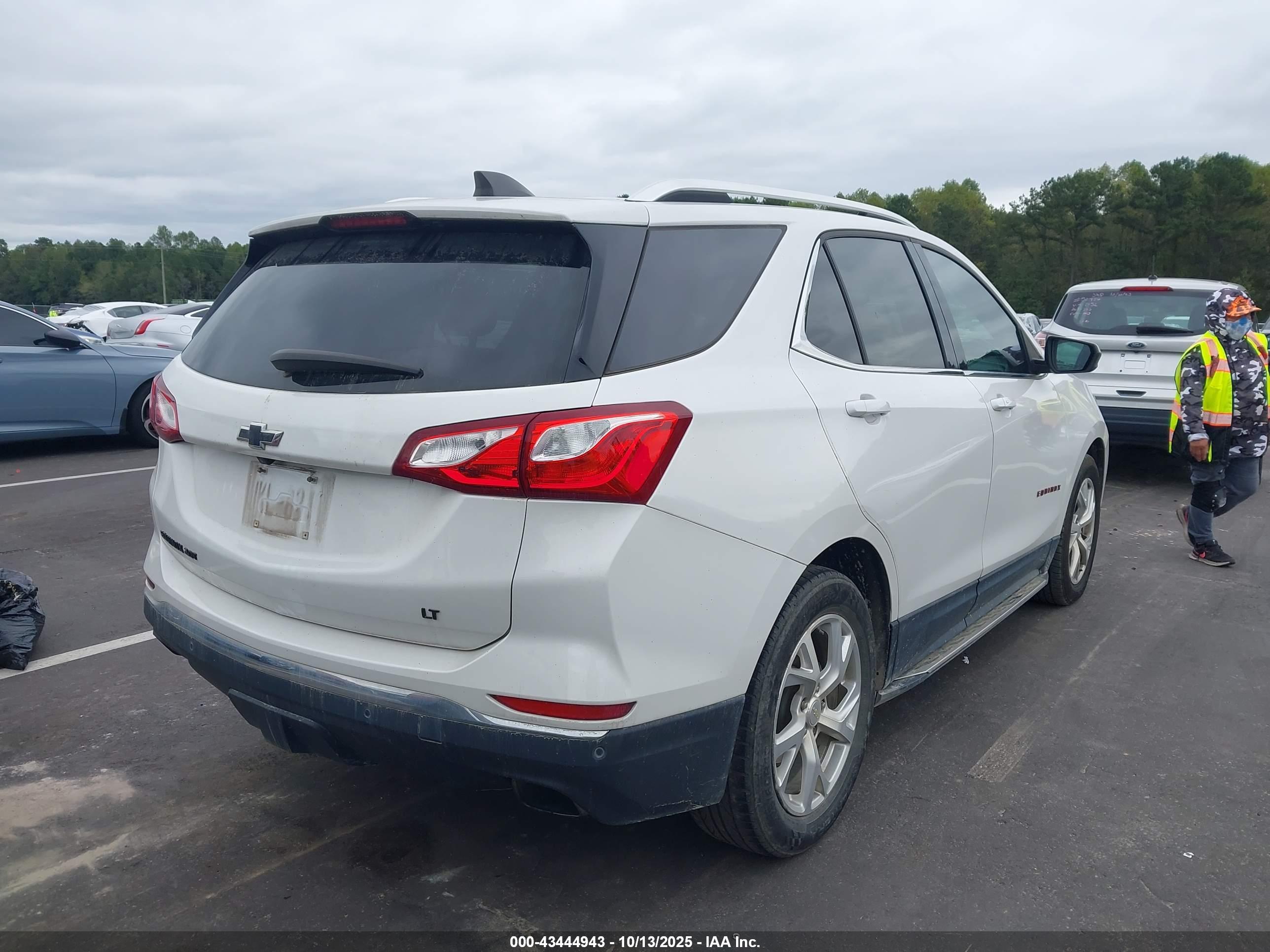 CHEVROLET EQUINOX image 4