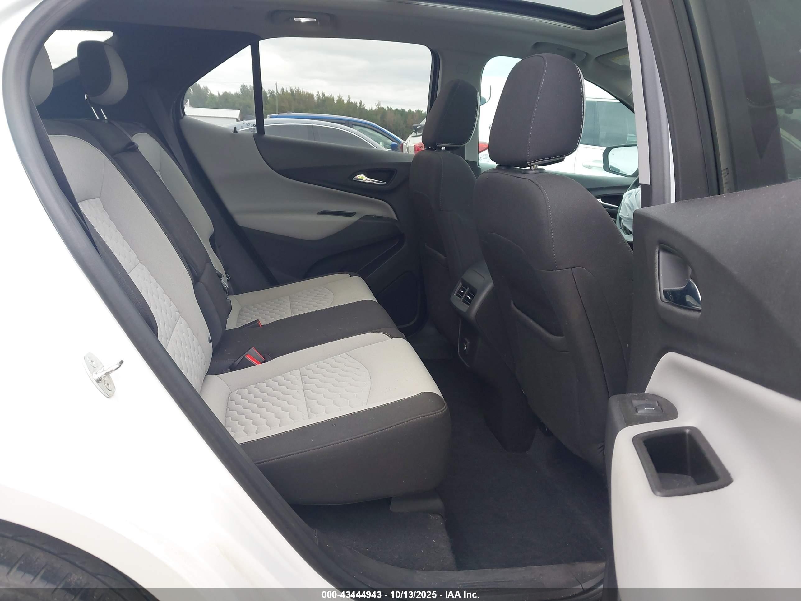 CHEVROLET EQUINOX image 8