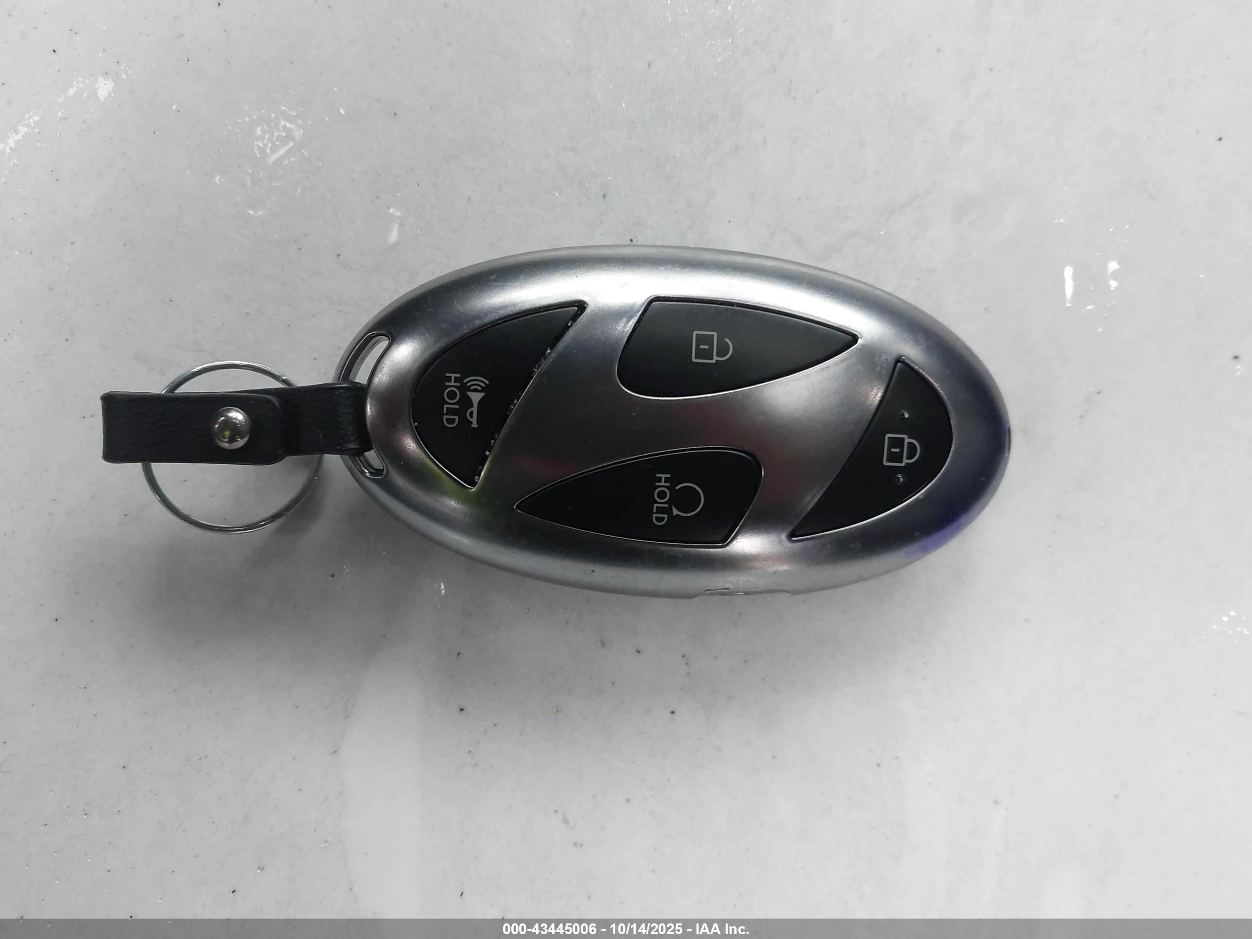 HYUNDAI TUCSON image 11
