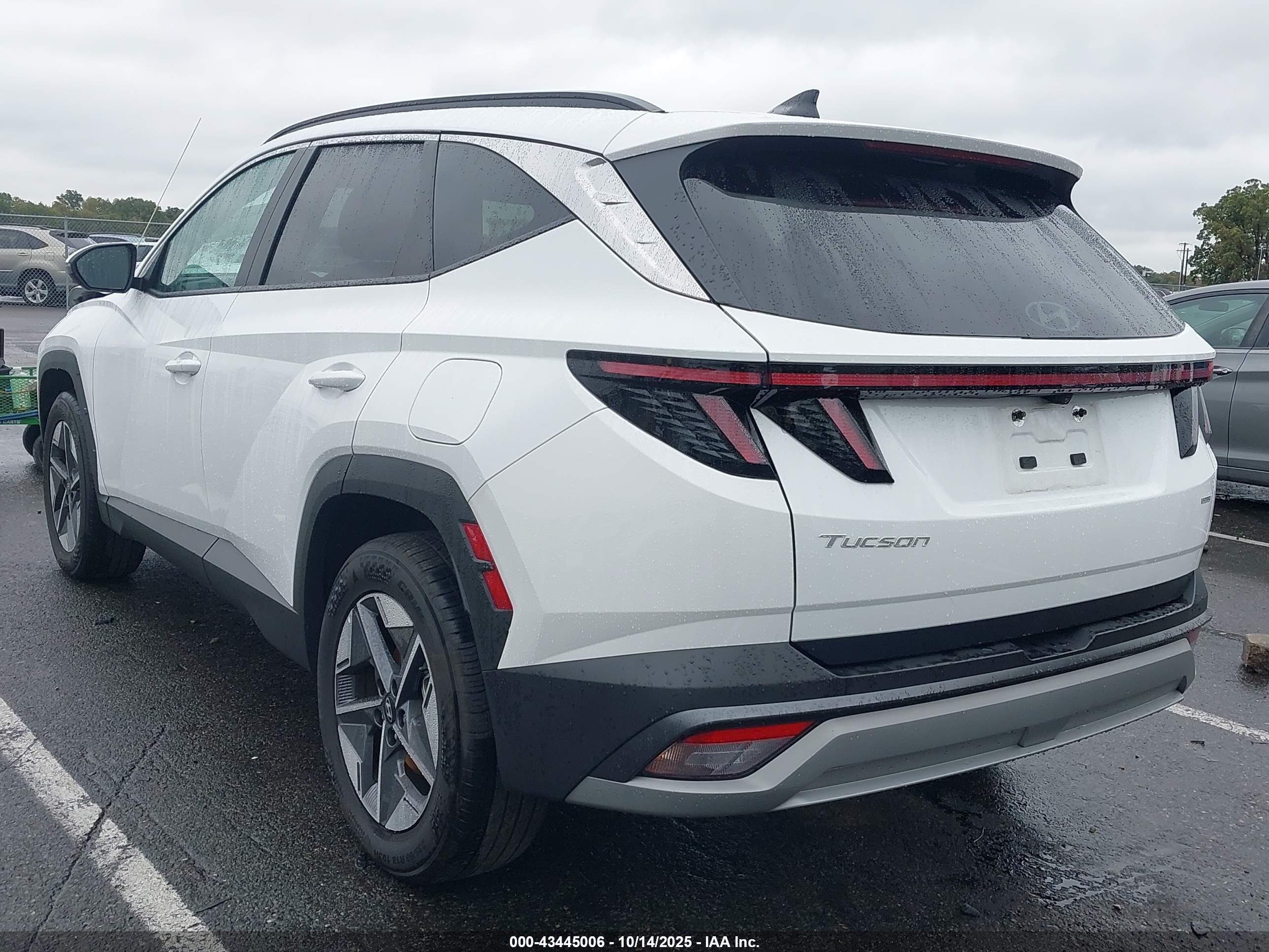 HYUNDAI TUCSON image 3