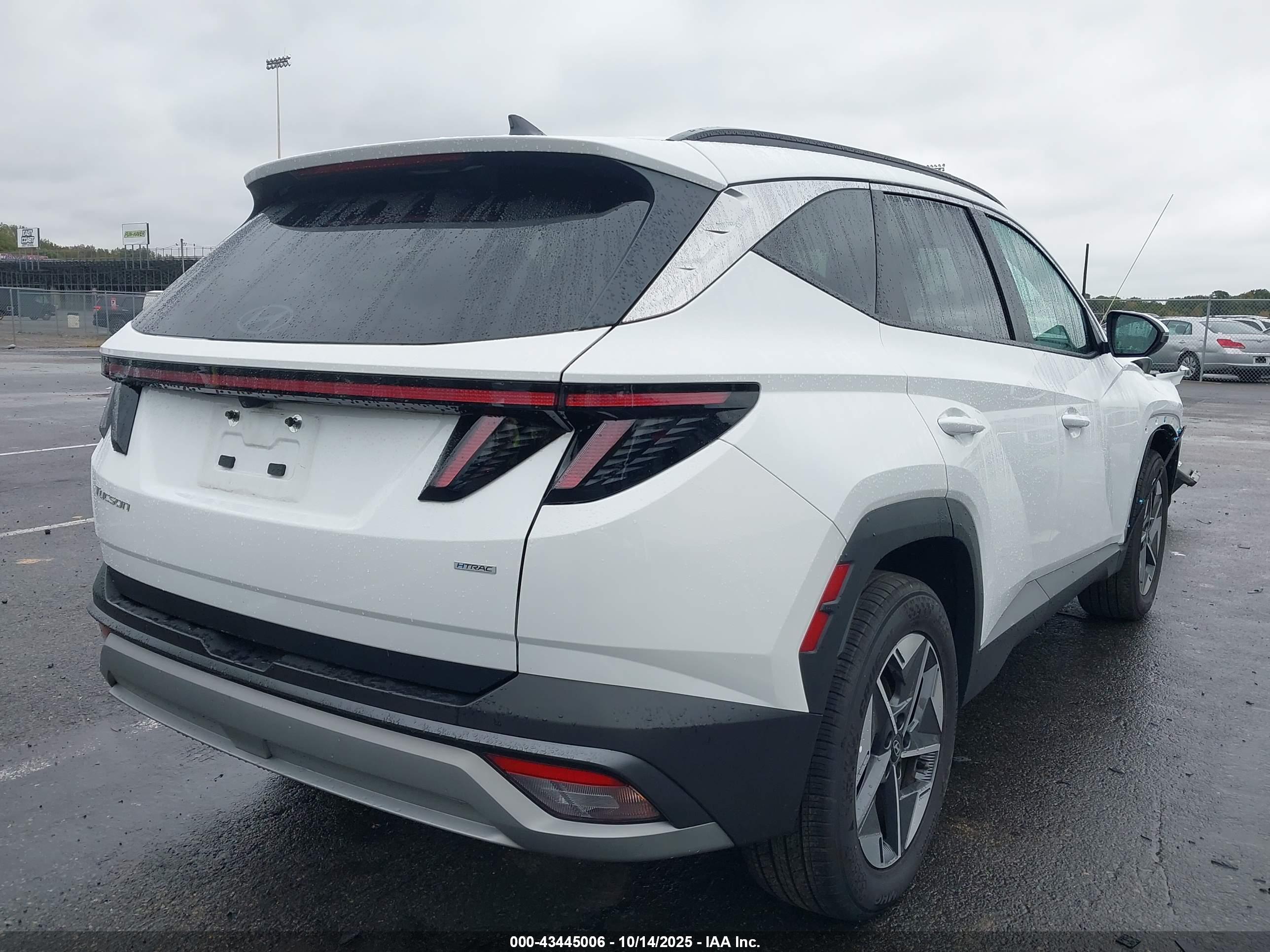HYUNDAI TUCSON image 4