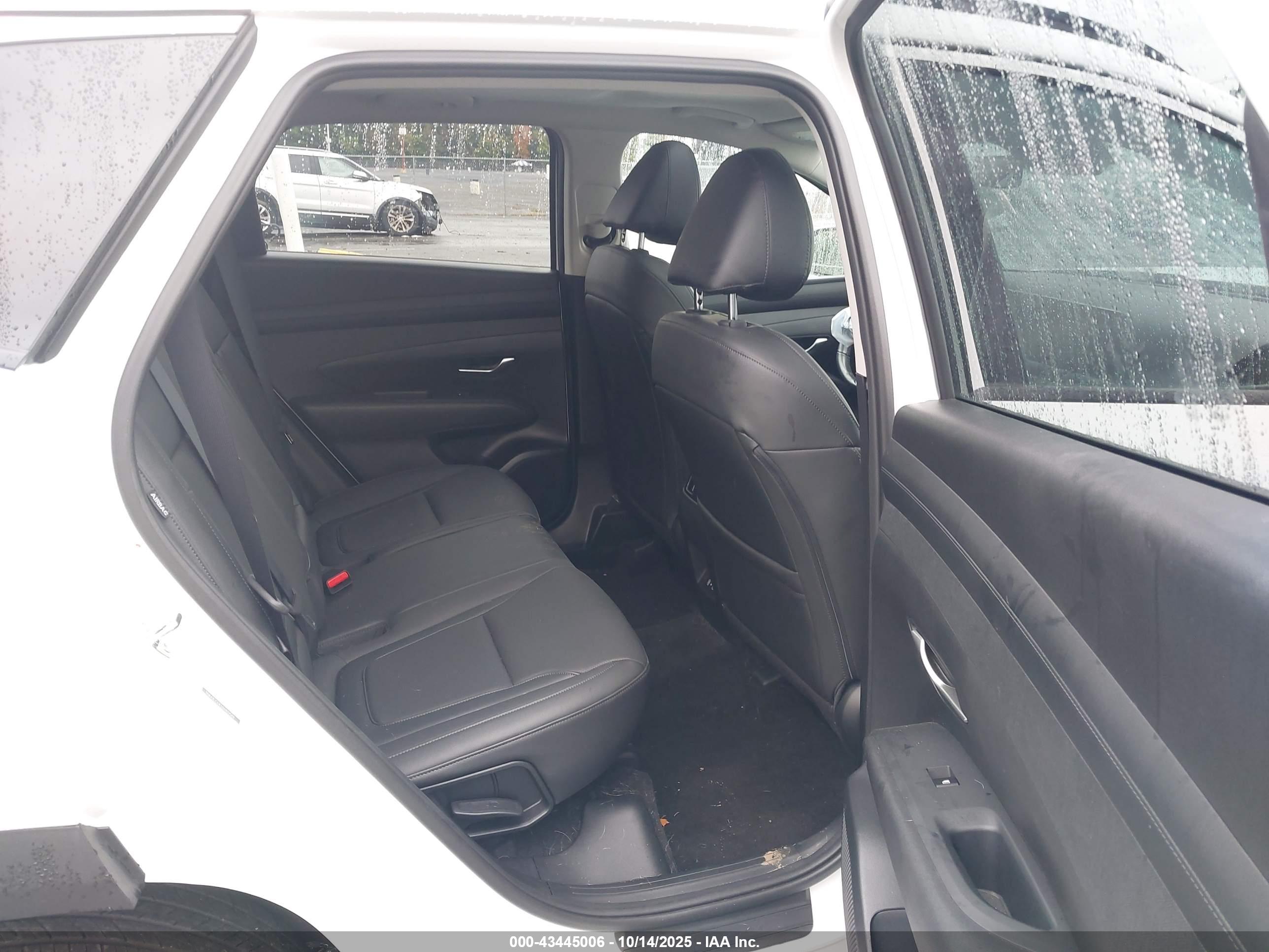 HYUNDAI TUCSON image 8