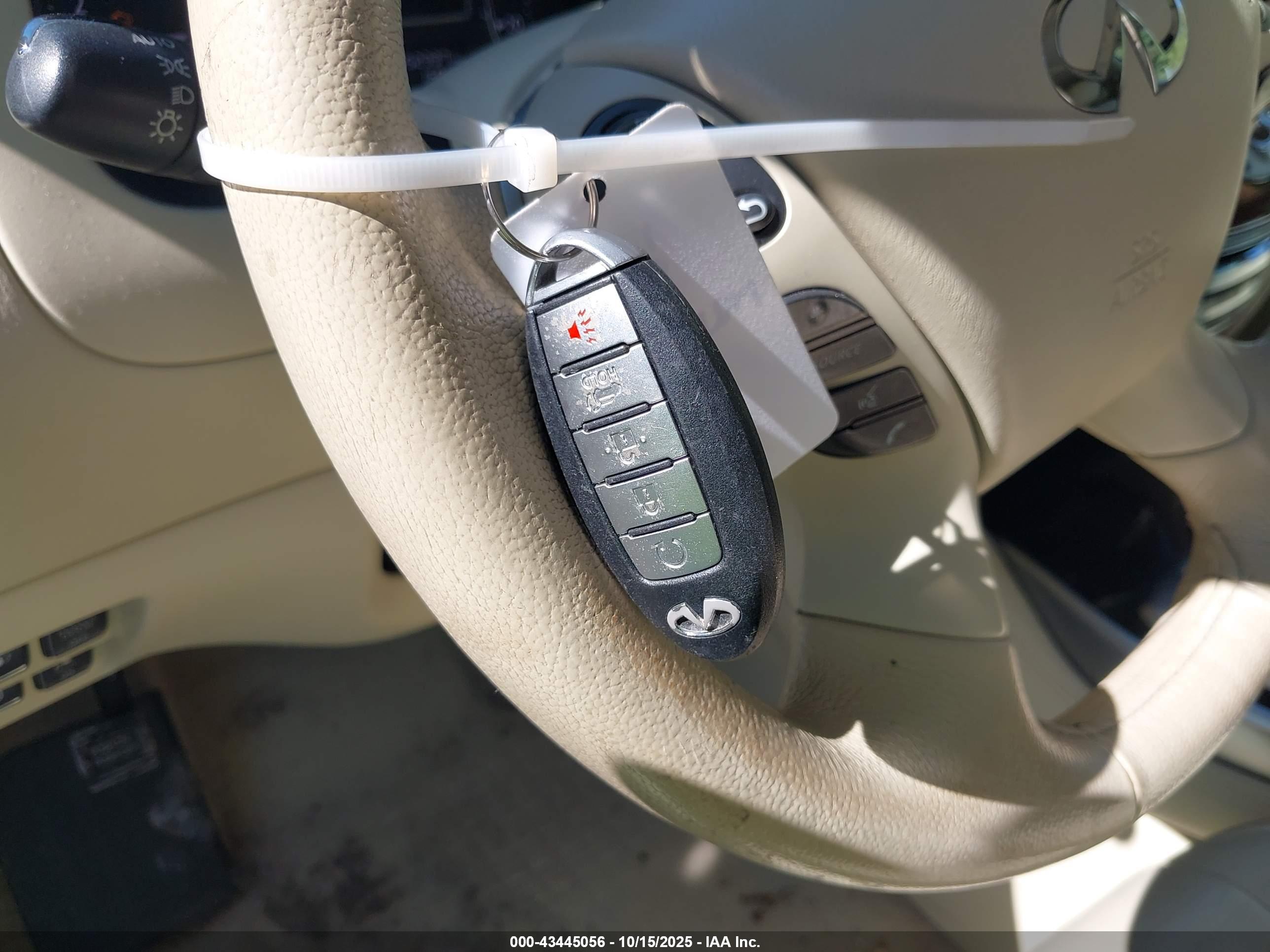 INFINITI JX35 image 11