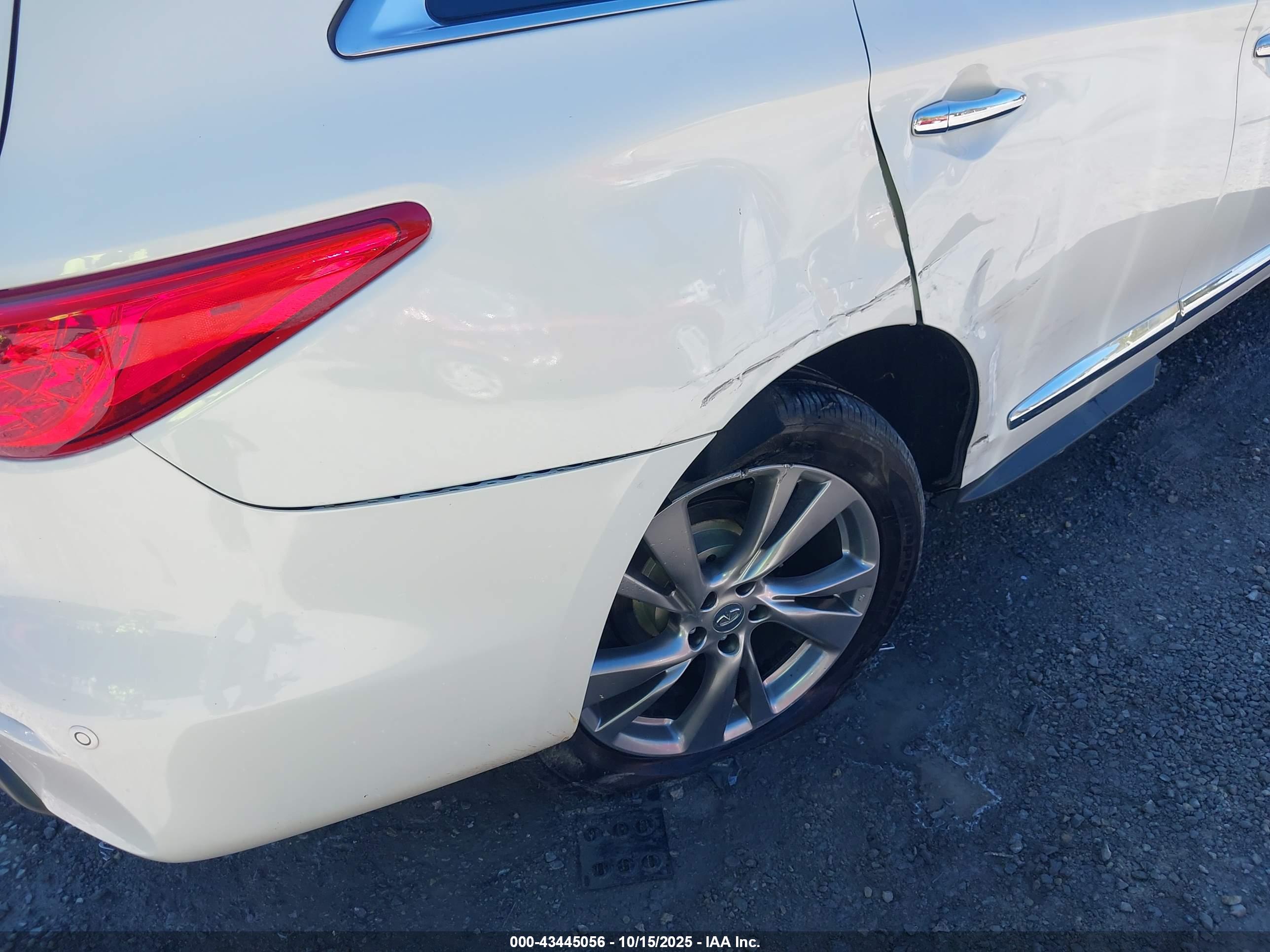 INFINITI JX35 image 6
