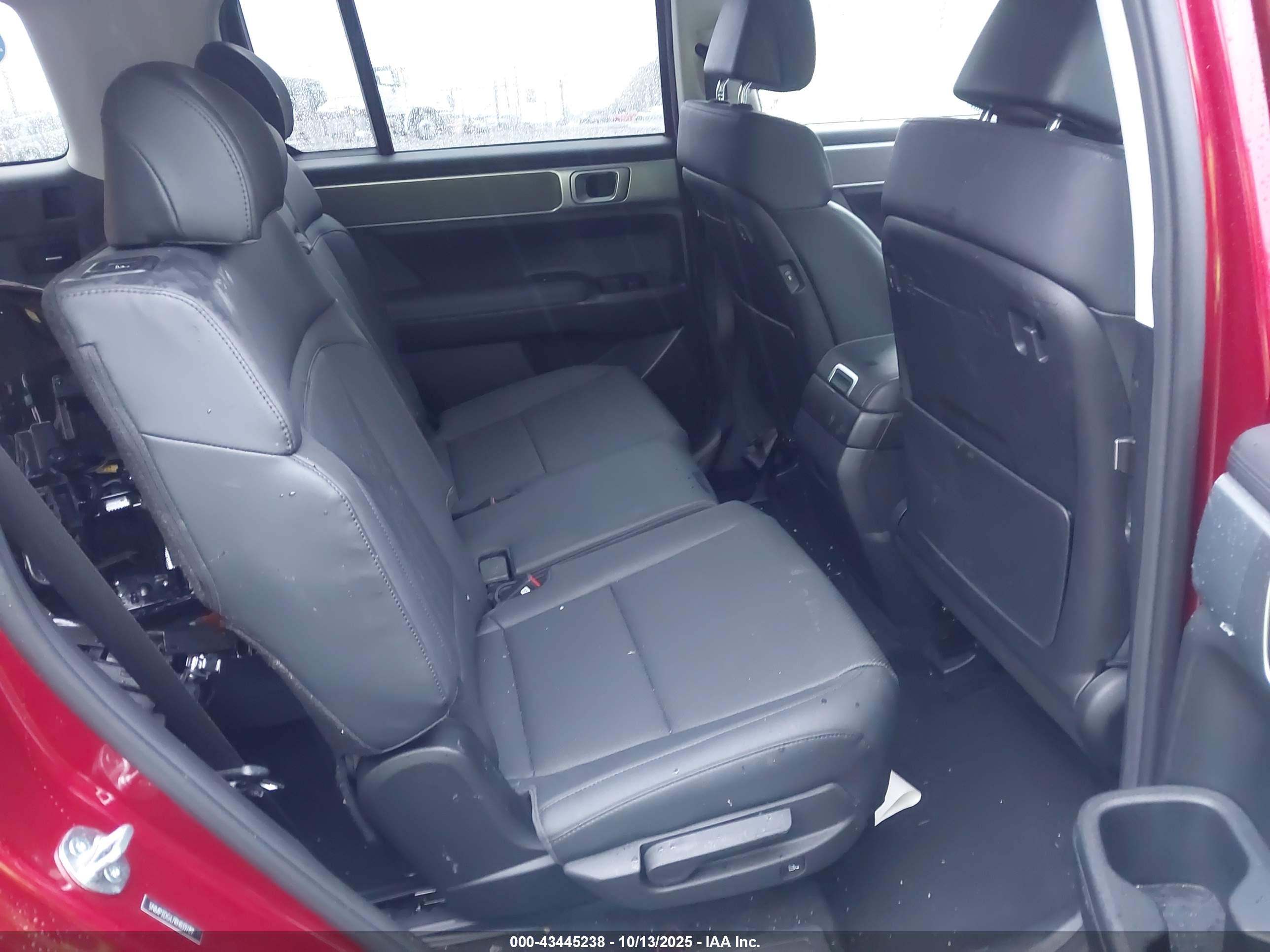 HYUNDAI SANTA image 8