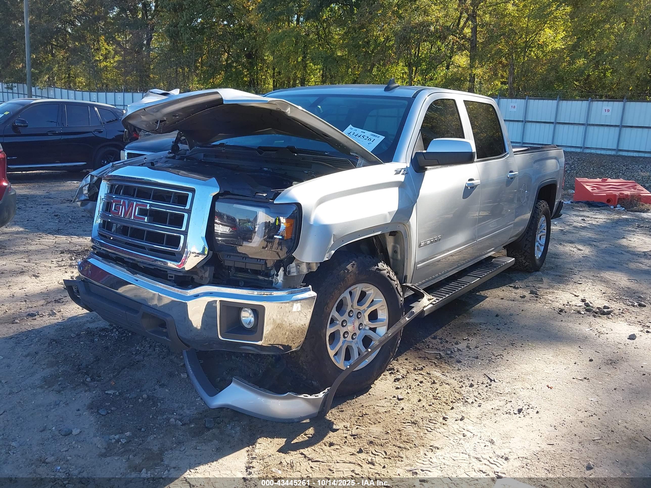 GMC SIERRA image 2