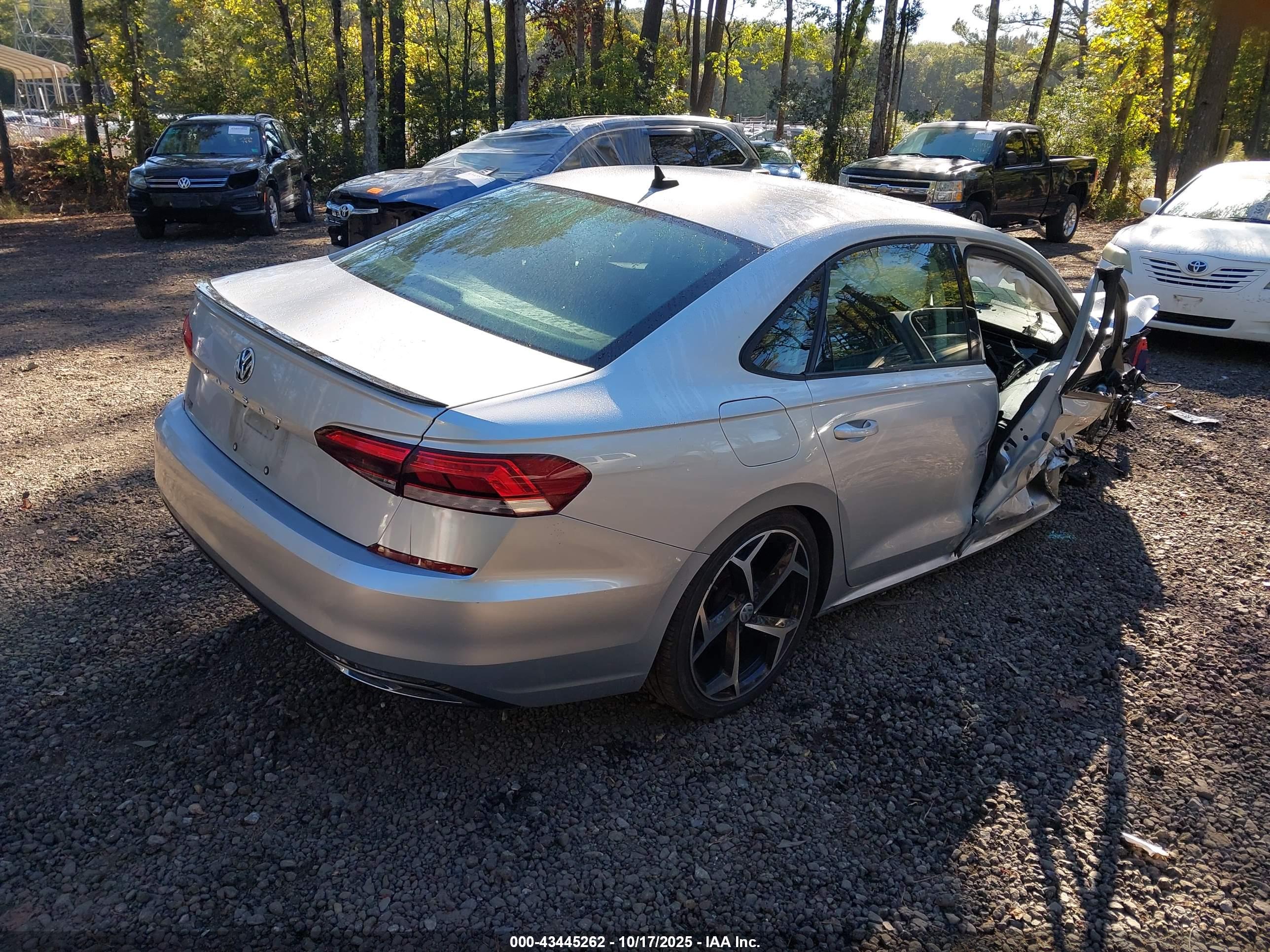 VOLKSWAGEN PASSAT image 4