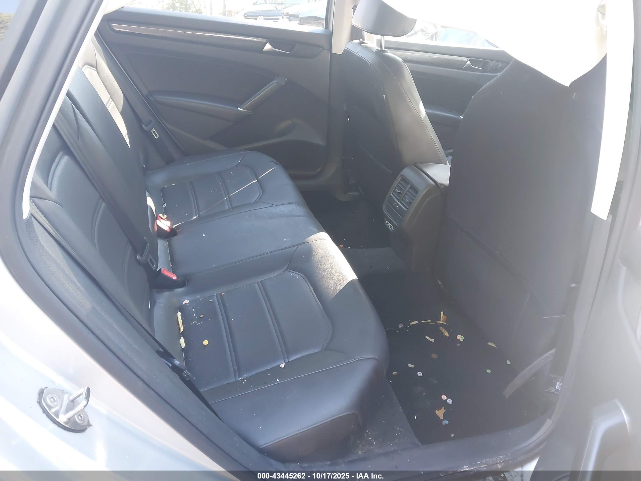 VOLKSWAGEN PASSAT image 8
