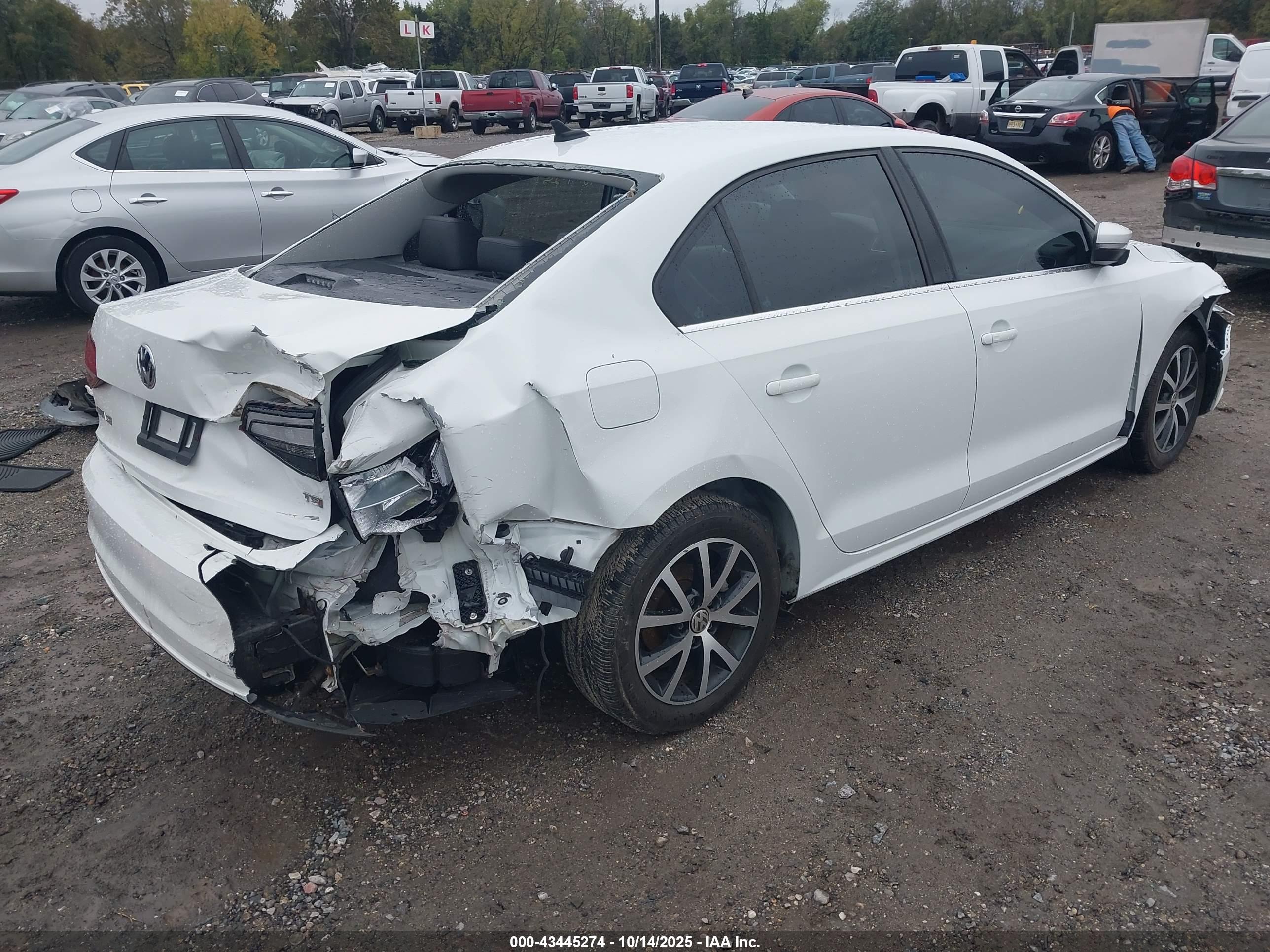 VOLKSWAGEN JETTA image 4