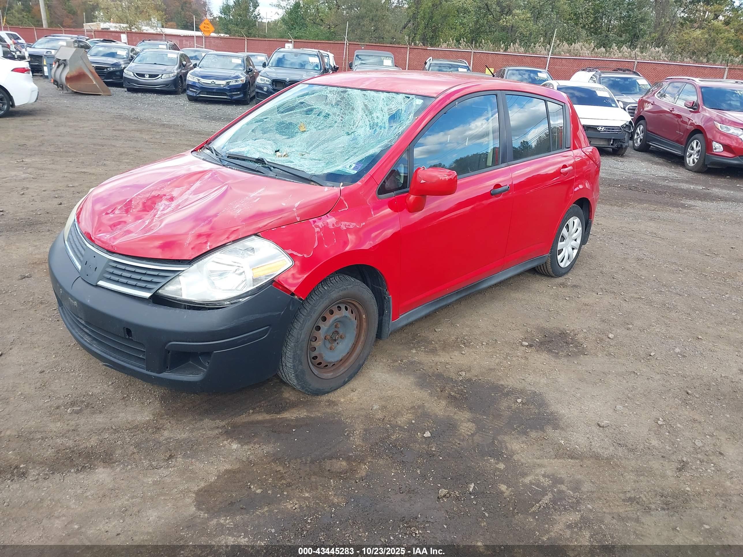 NISSAN VERSA image 2