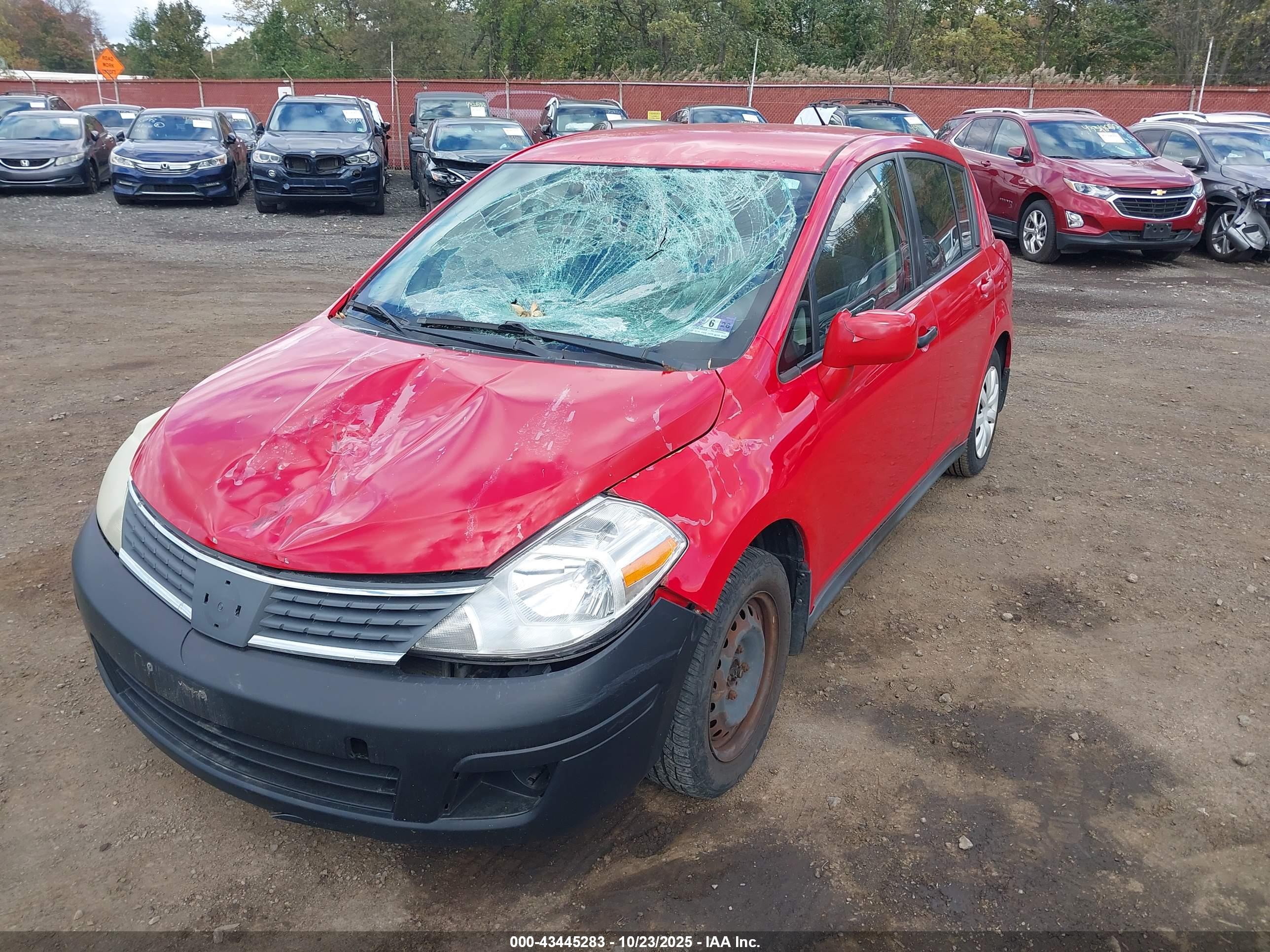 NISSAN VERSA image 6