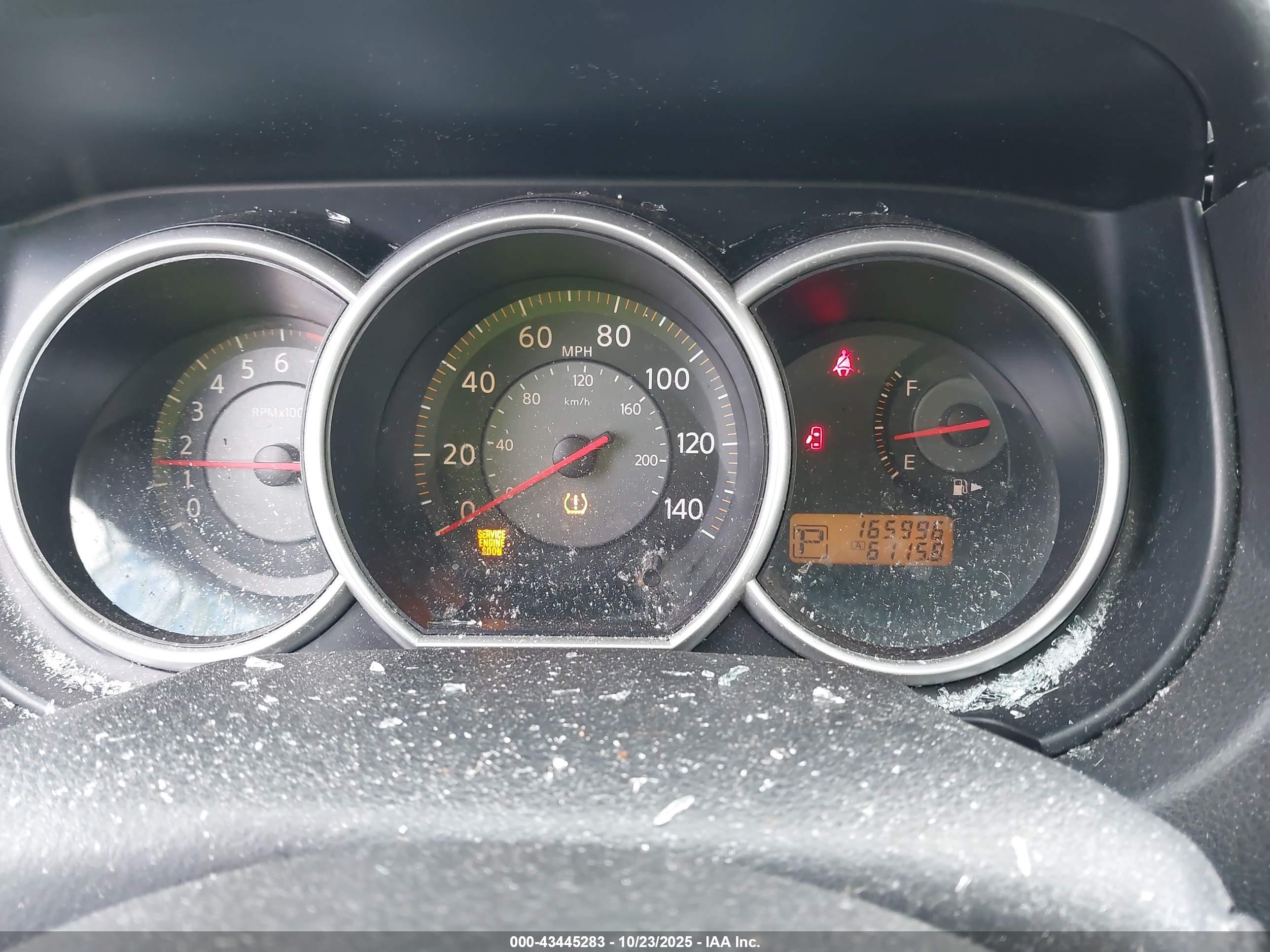 NISSAN VERSA image 7