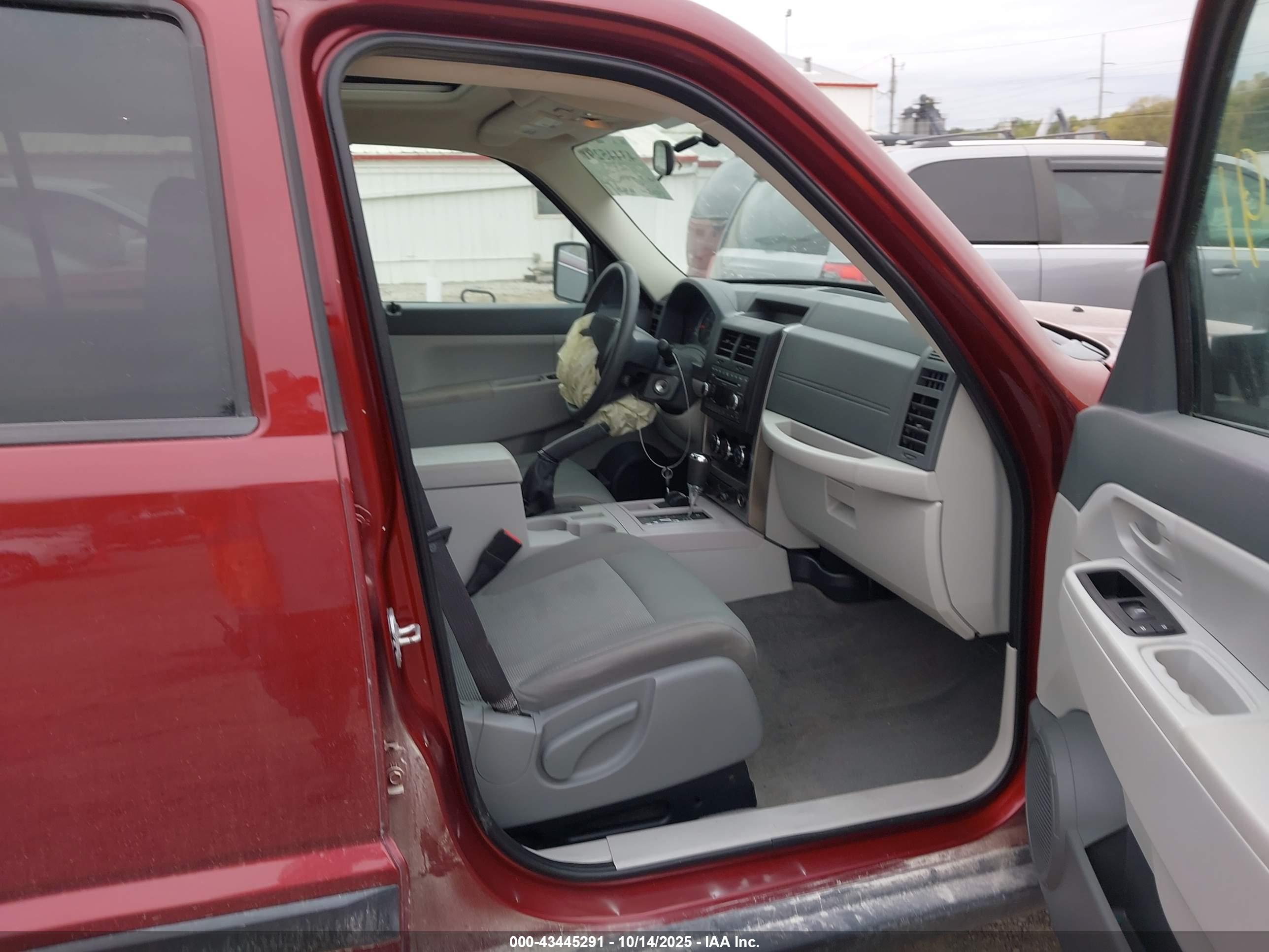 JEEP LIBERTY image 5
