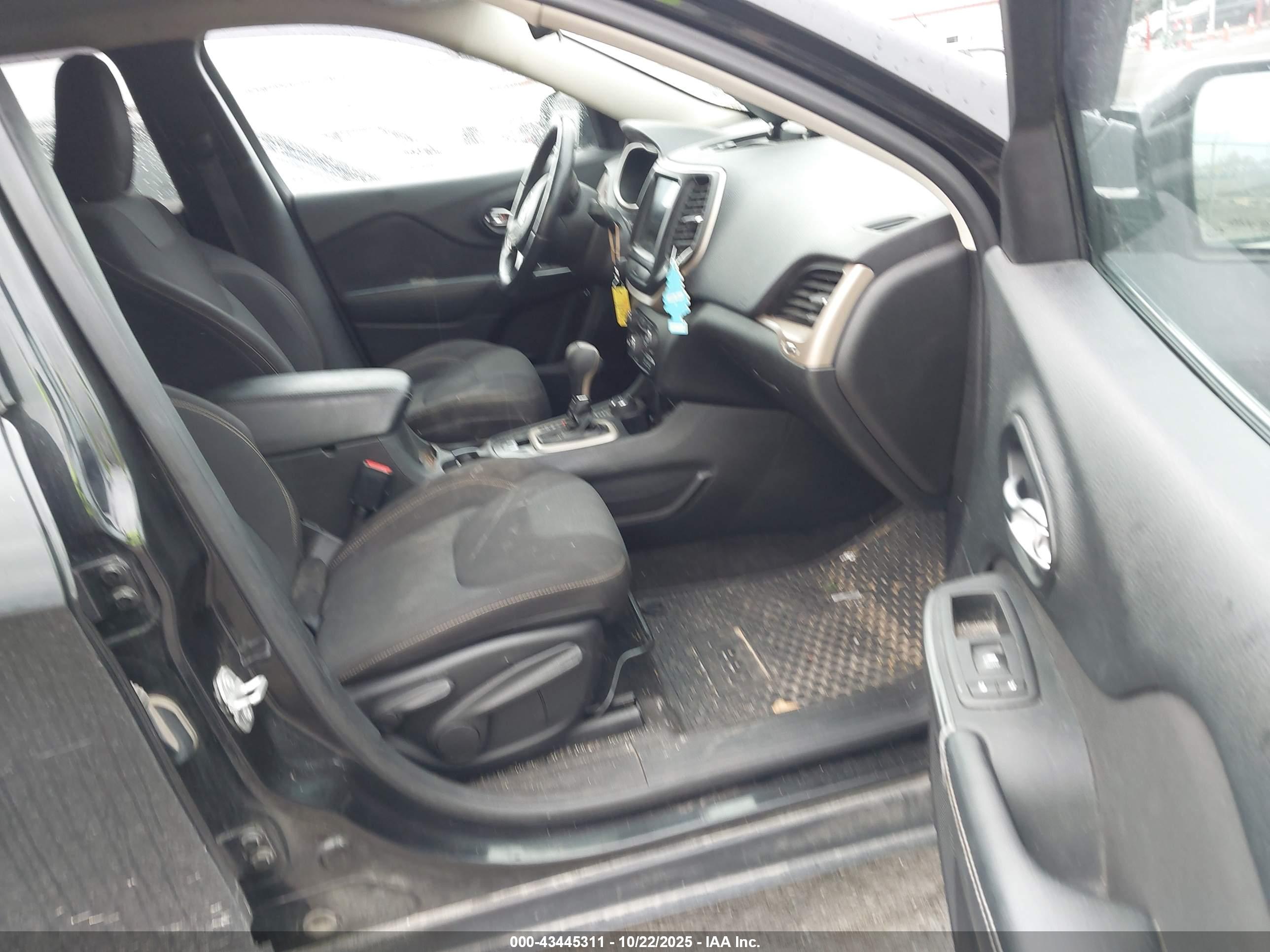 JEEP CHEROKEE image 5