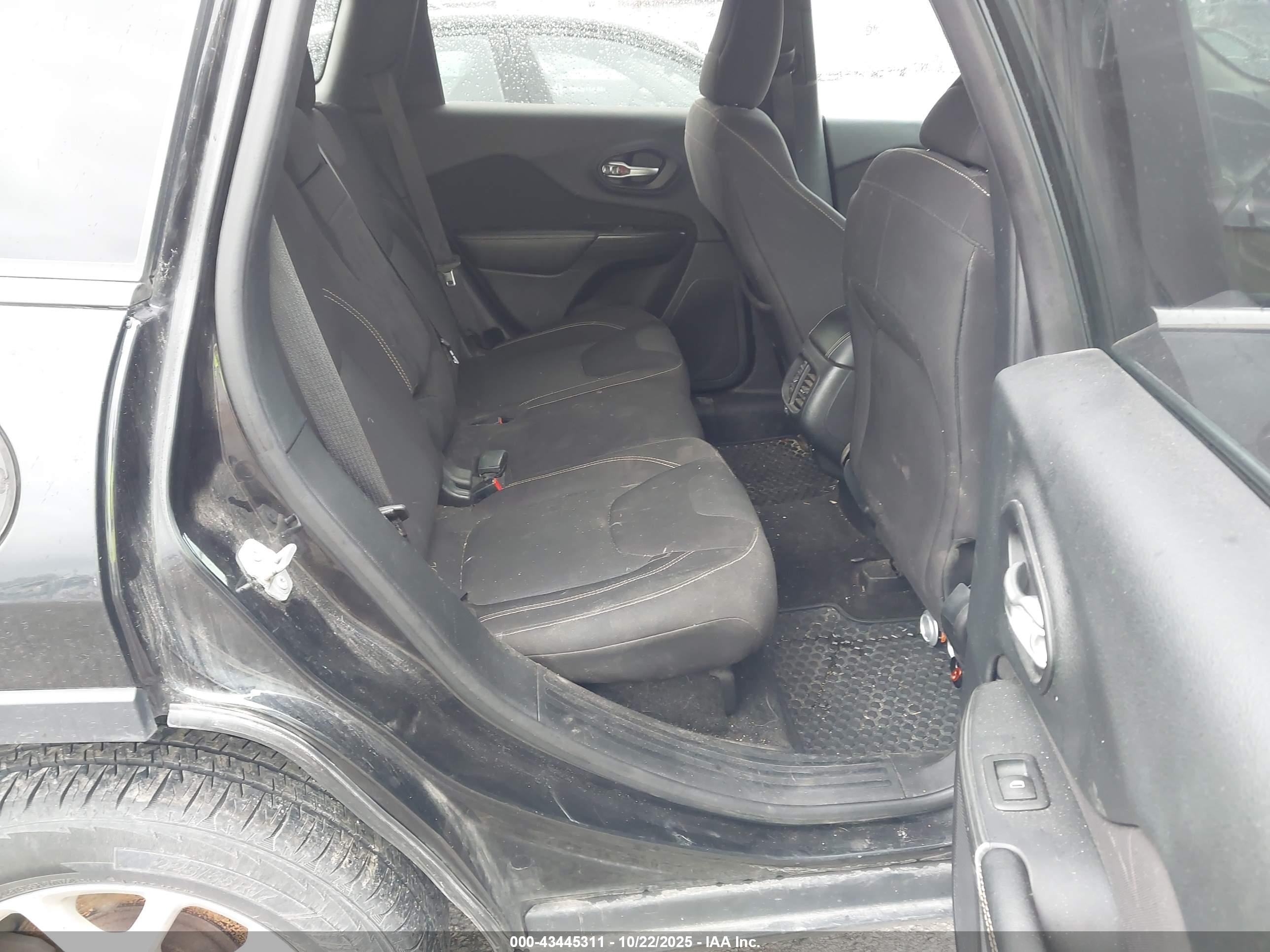 JEEP CHEROKEE image 8
