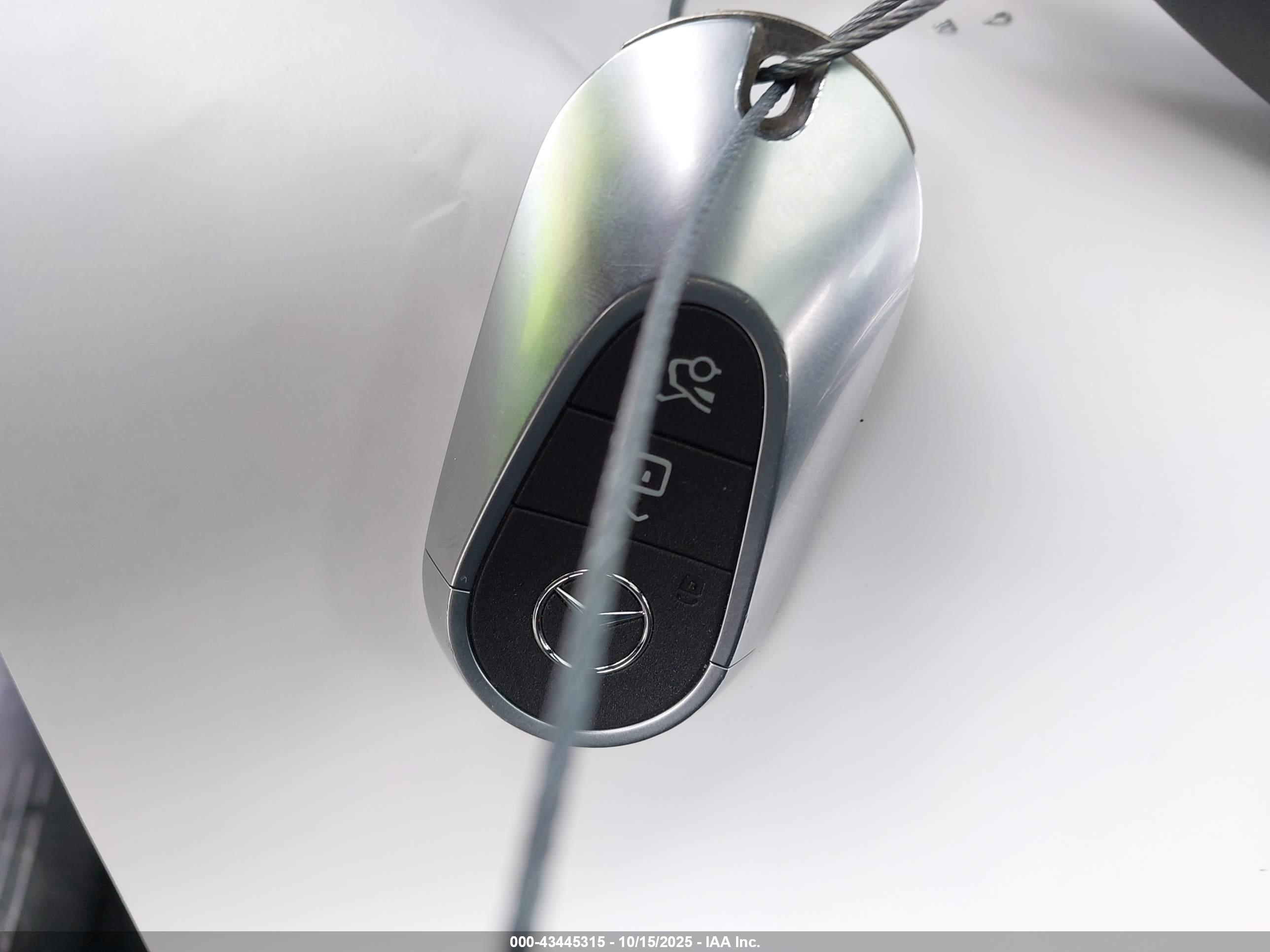 MERCEDES-BENZ EQE image 11