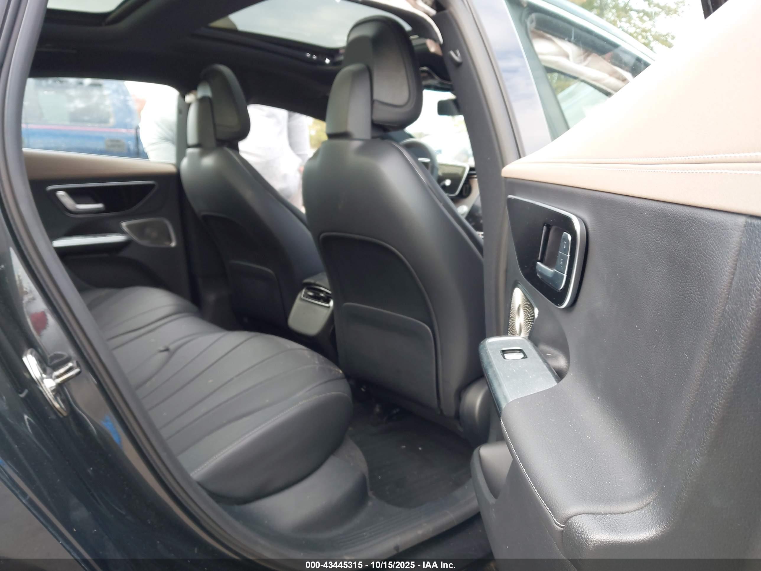 MERCEDES-BENZ EQE image 8