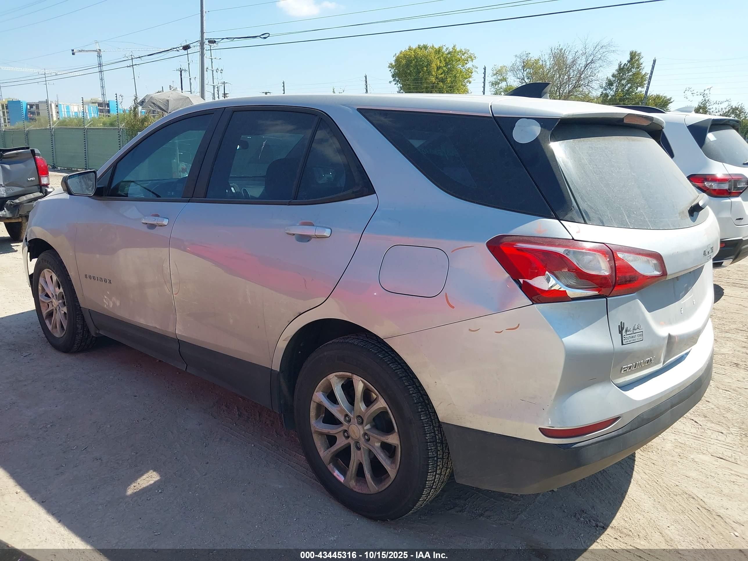 CHEVROLET EQUINOX image 3