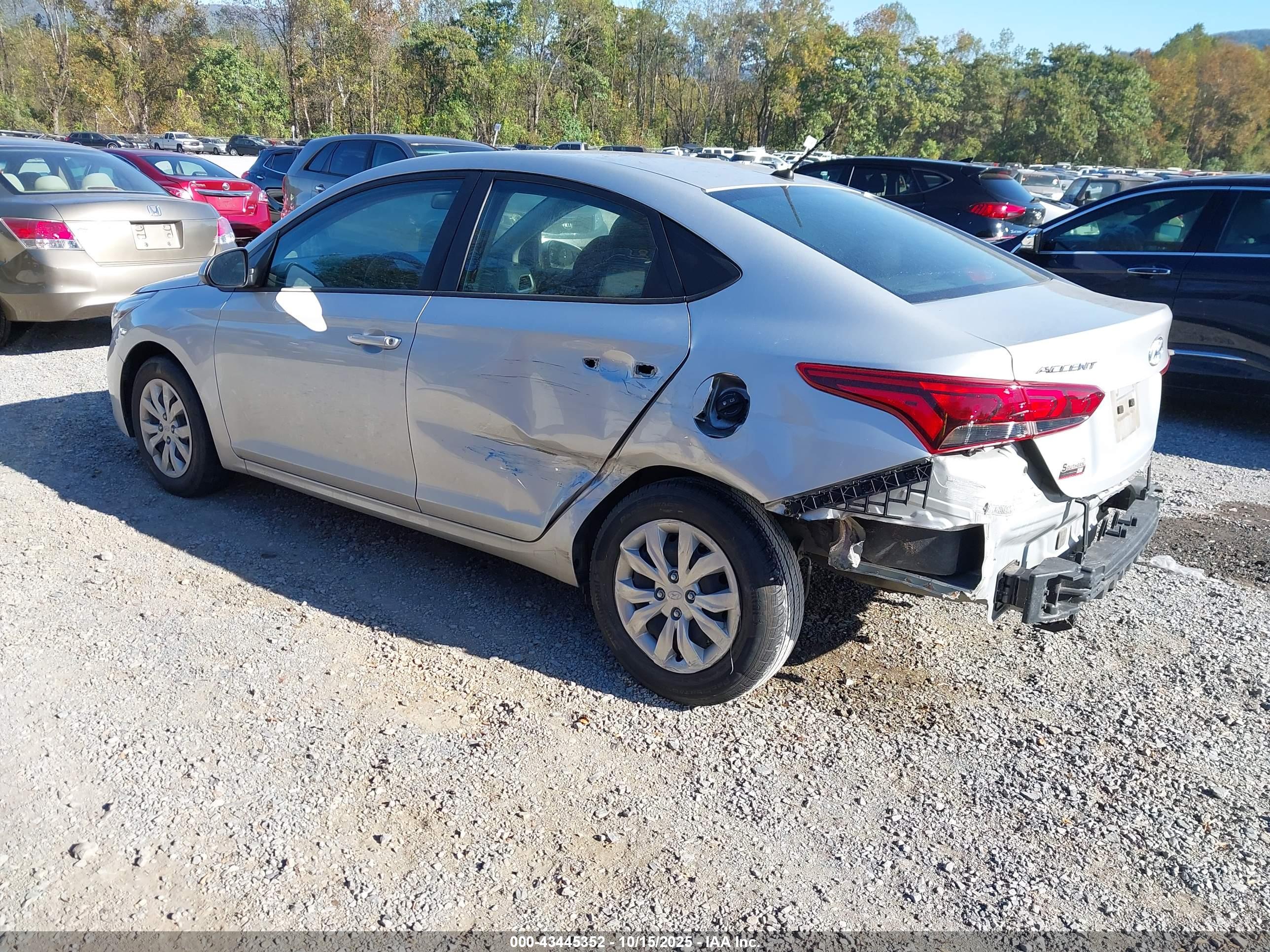 HYUNDAI ACCENT image 3