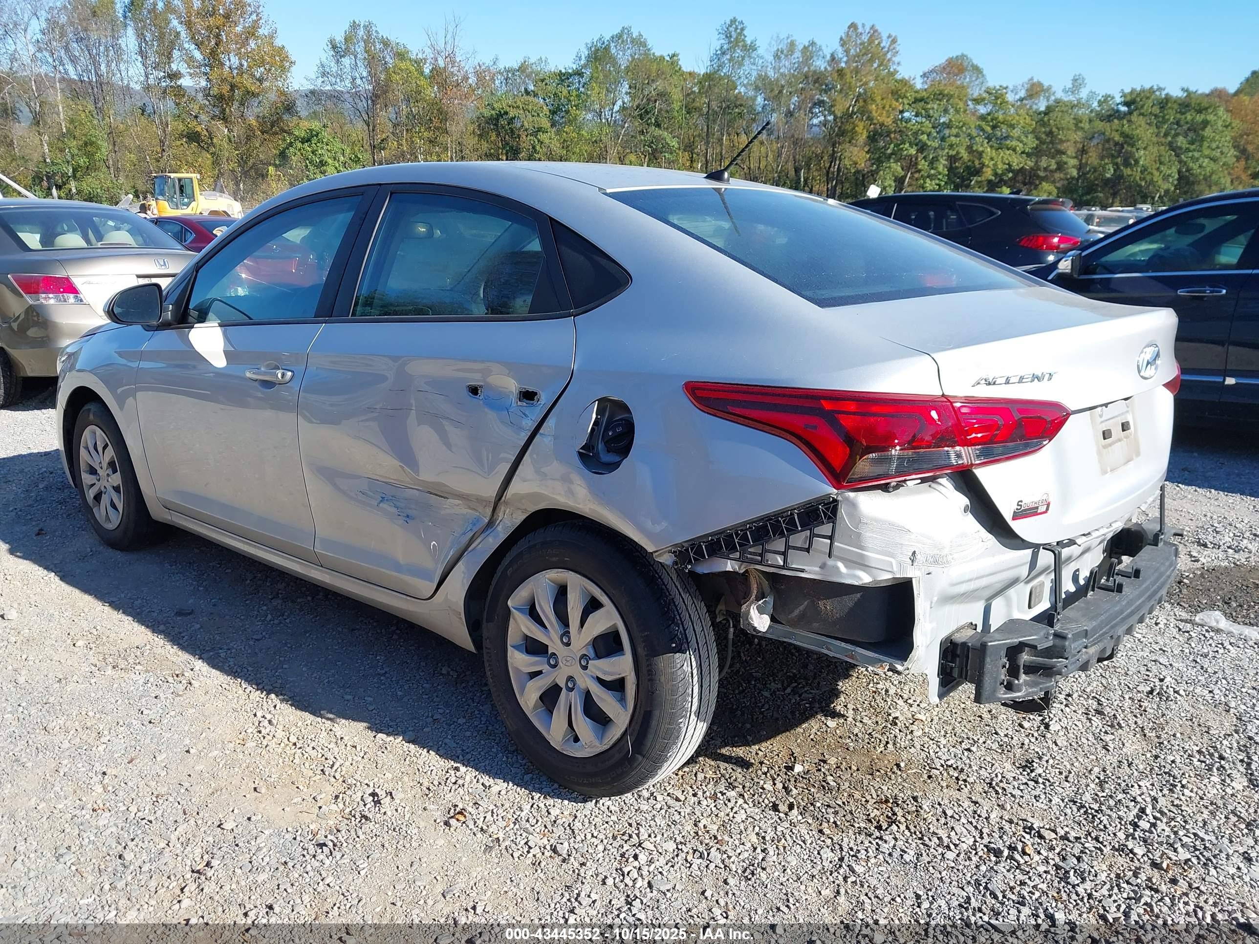 HYUNDAI ACCENT image 6