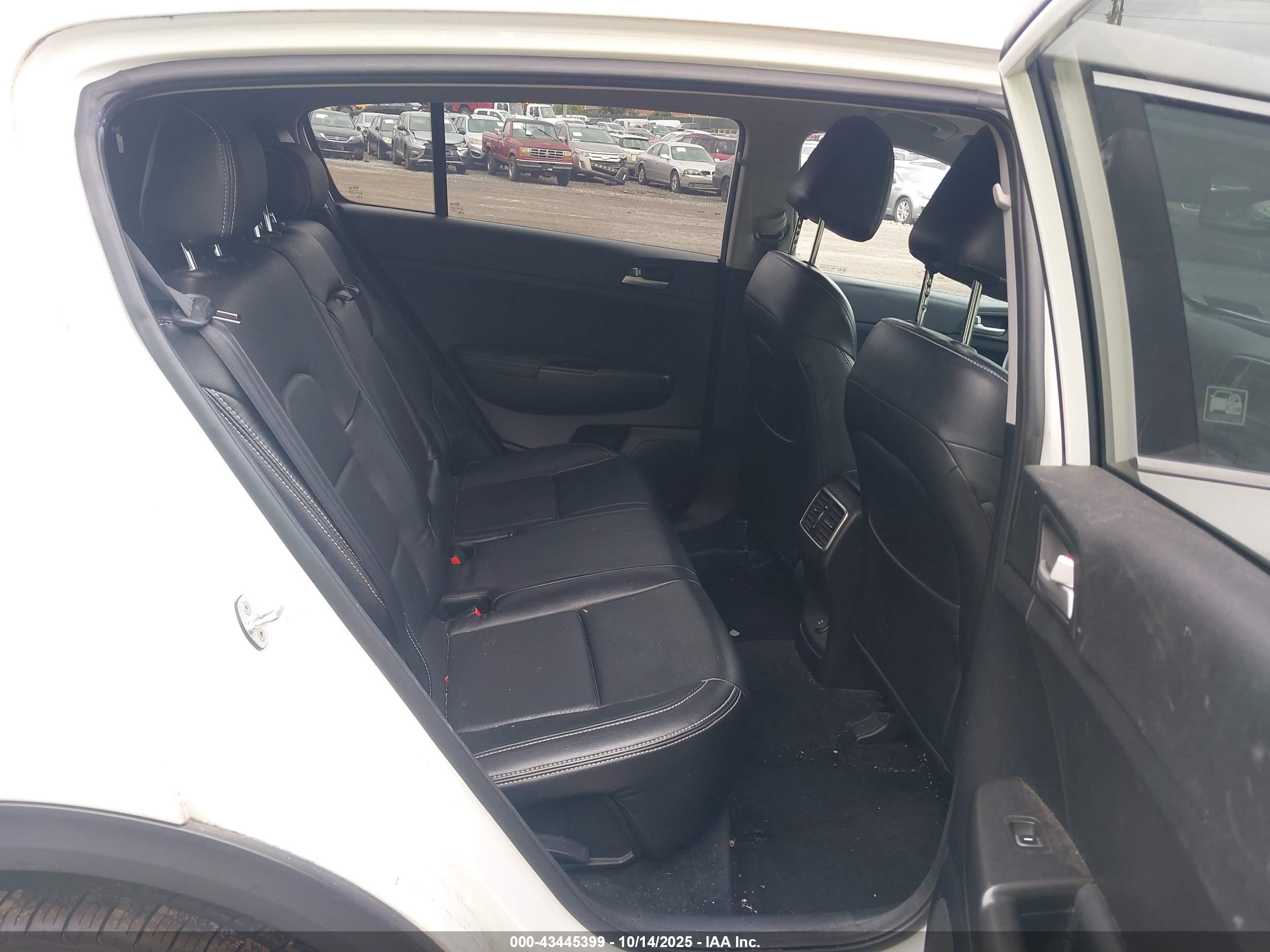 KIA SPORTAGE image 8