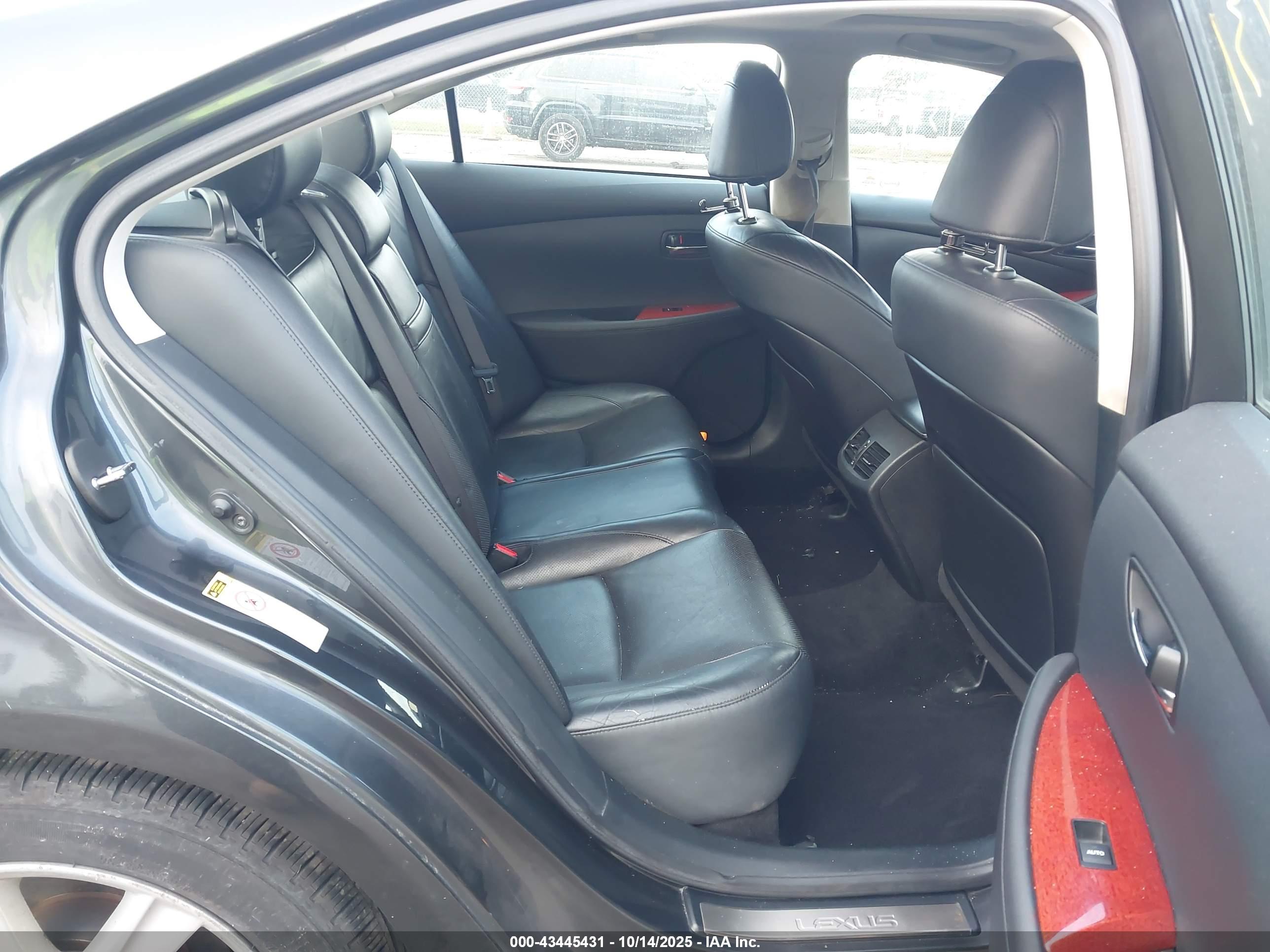 LEXUS ES image 8