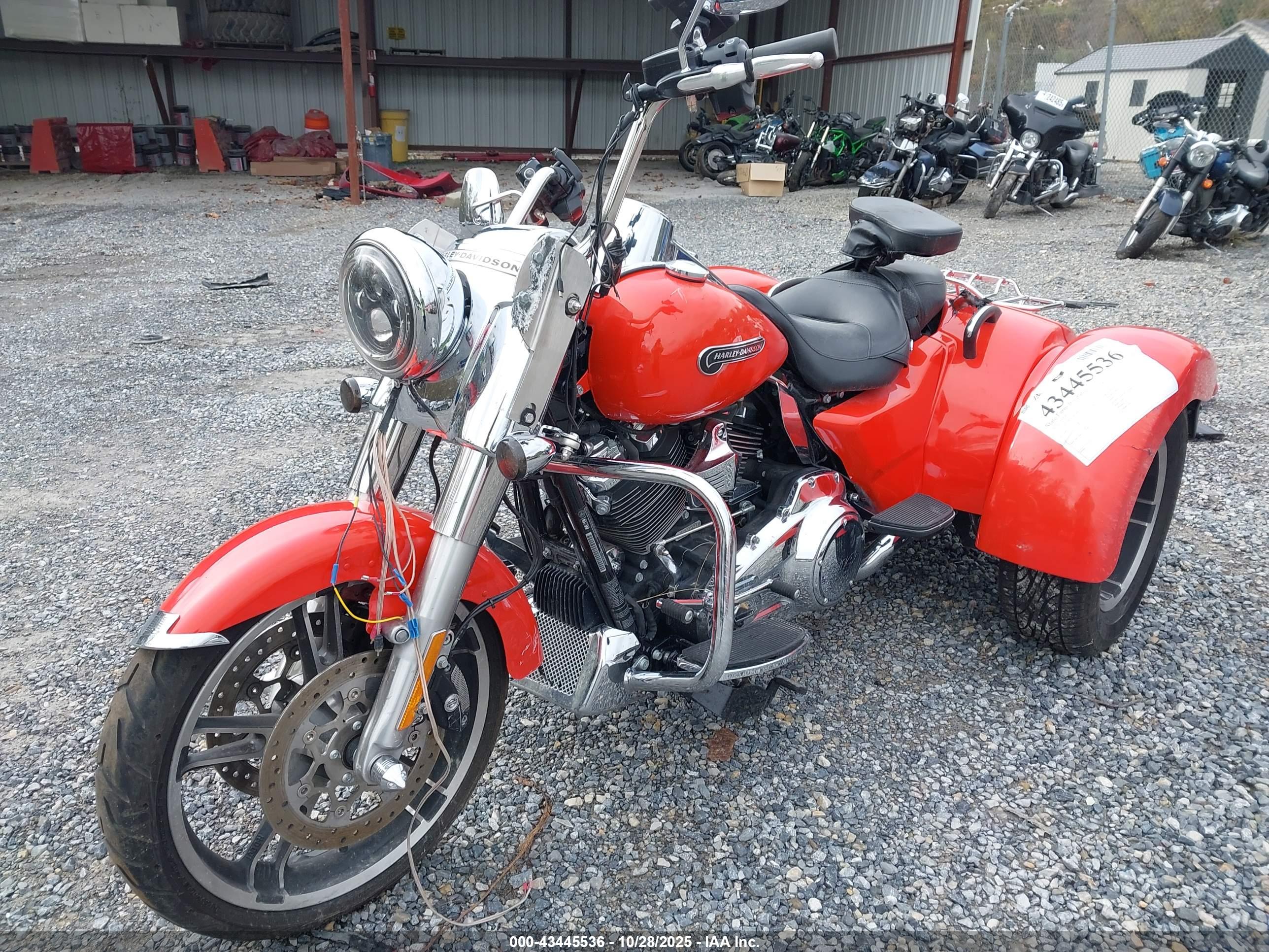 HARLEY-DAVIDSON FLRT image 2